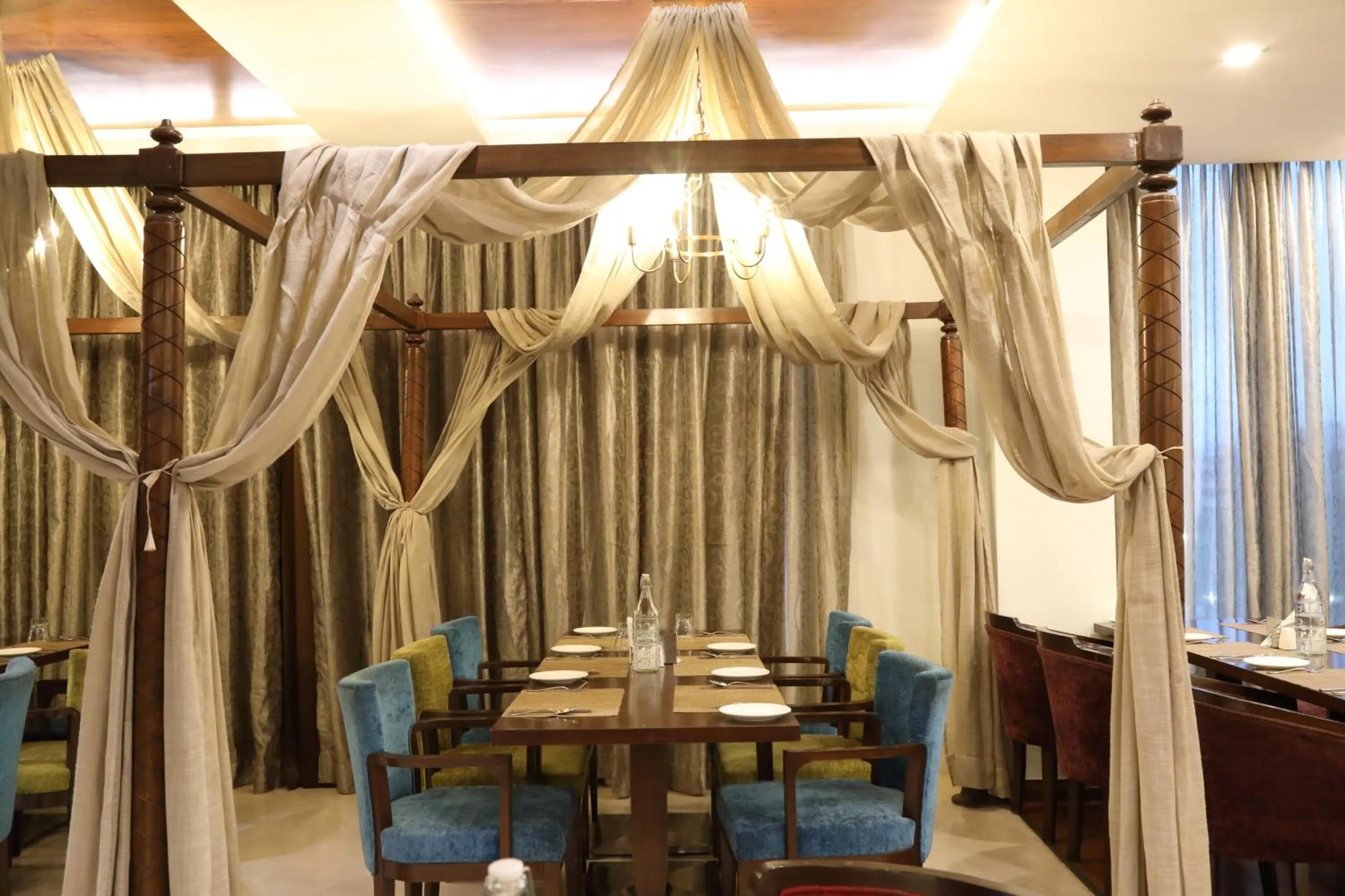 Dining area in Country Inn & Suites by Radisson Kota