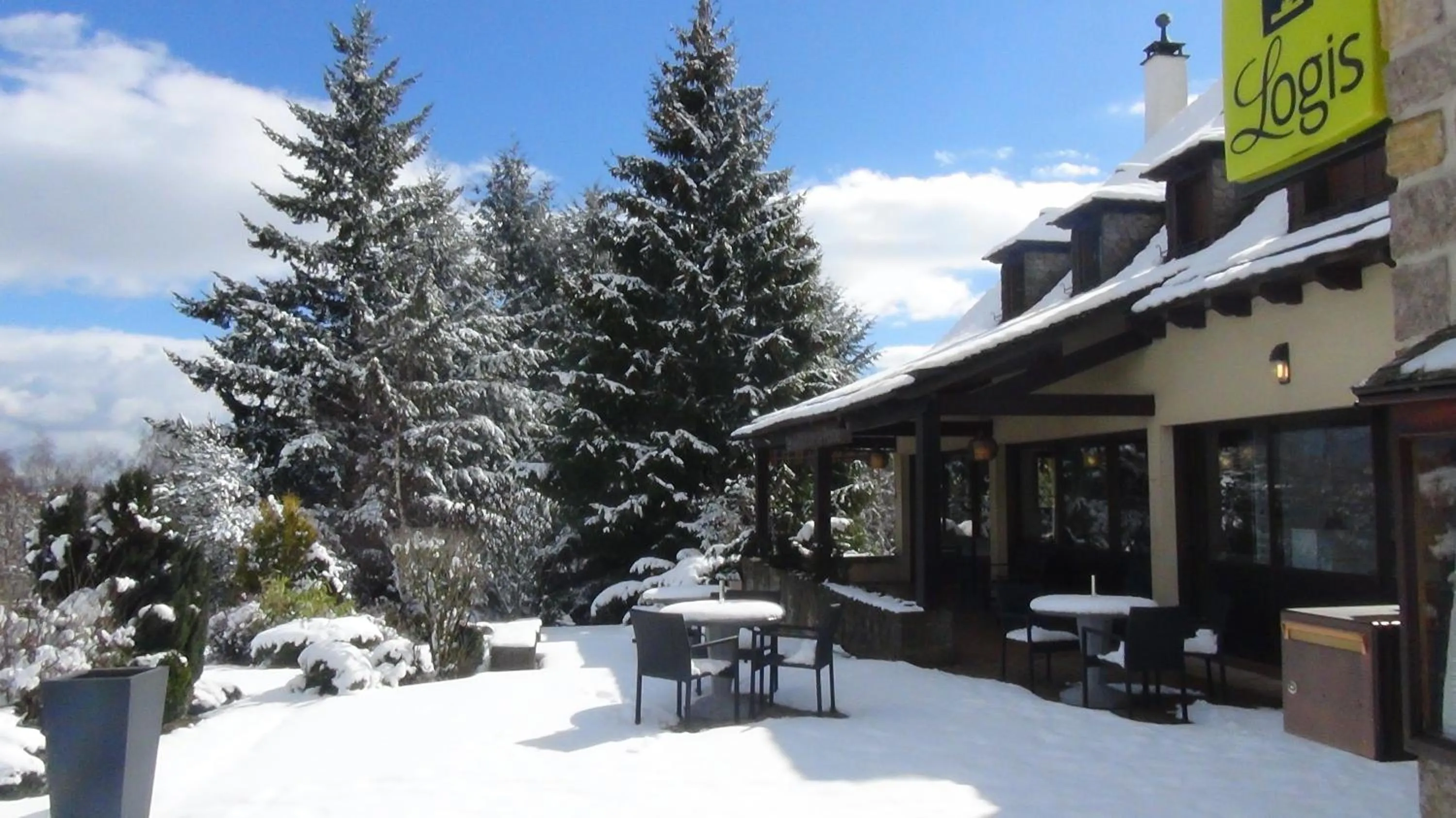 Hôtel Logis Le Relais De La Poste