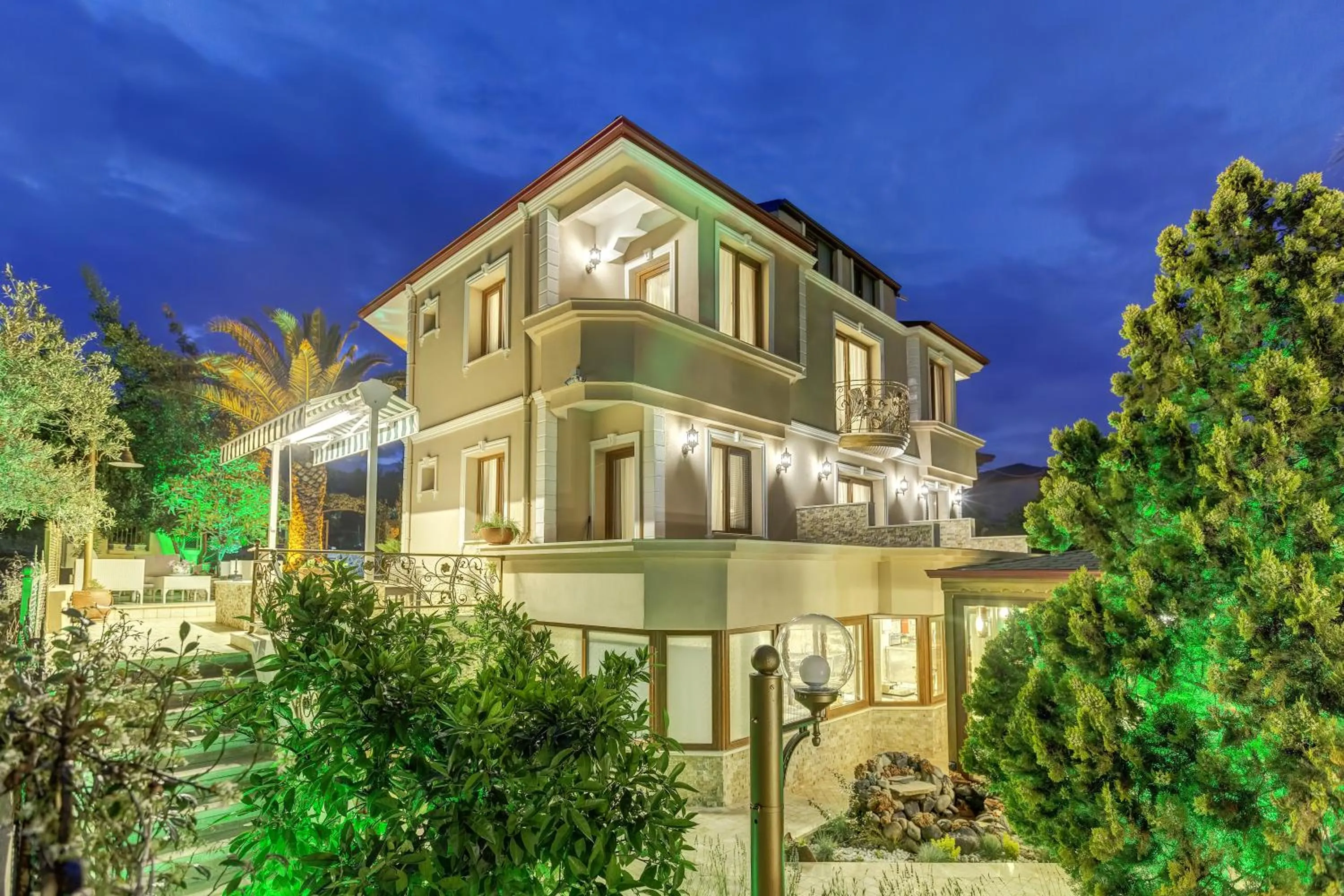 Property building in Cunda Özerbey Konağı