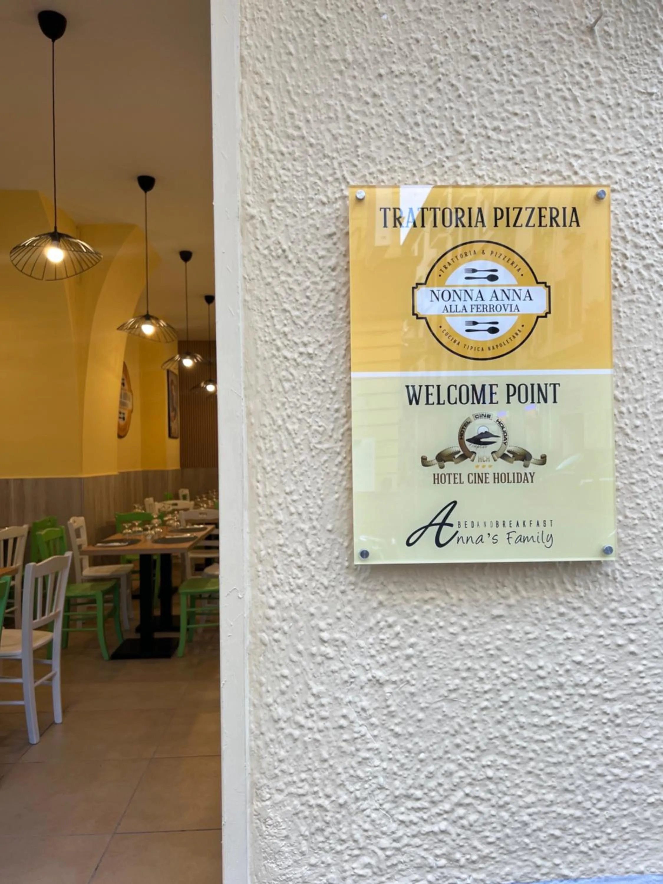 Restaurant/places to eat in Hotel Cineholiday