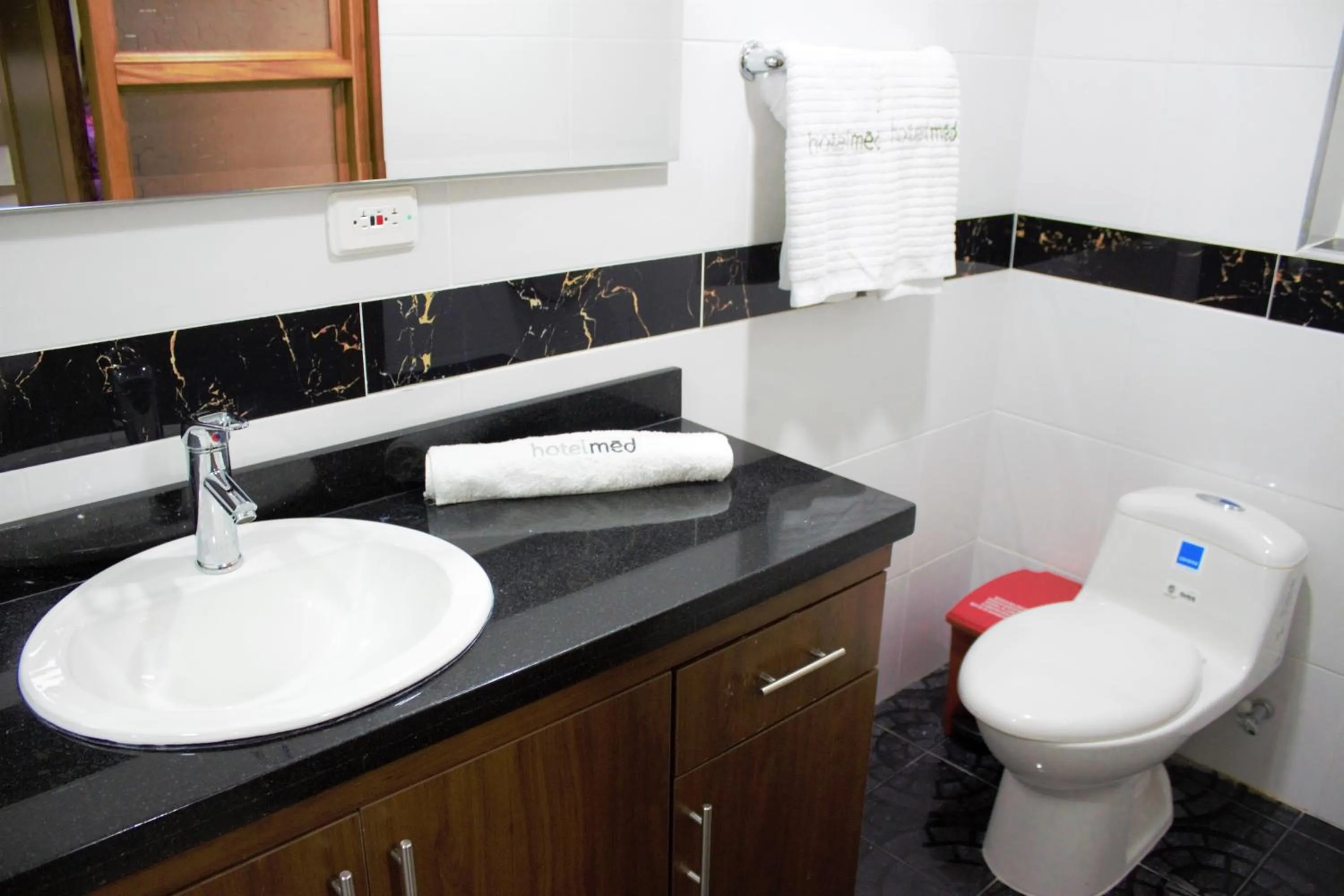 Bathroom in Hotel Med Estadio