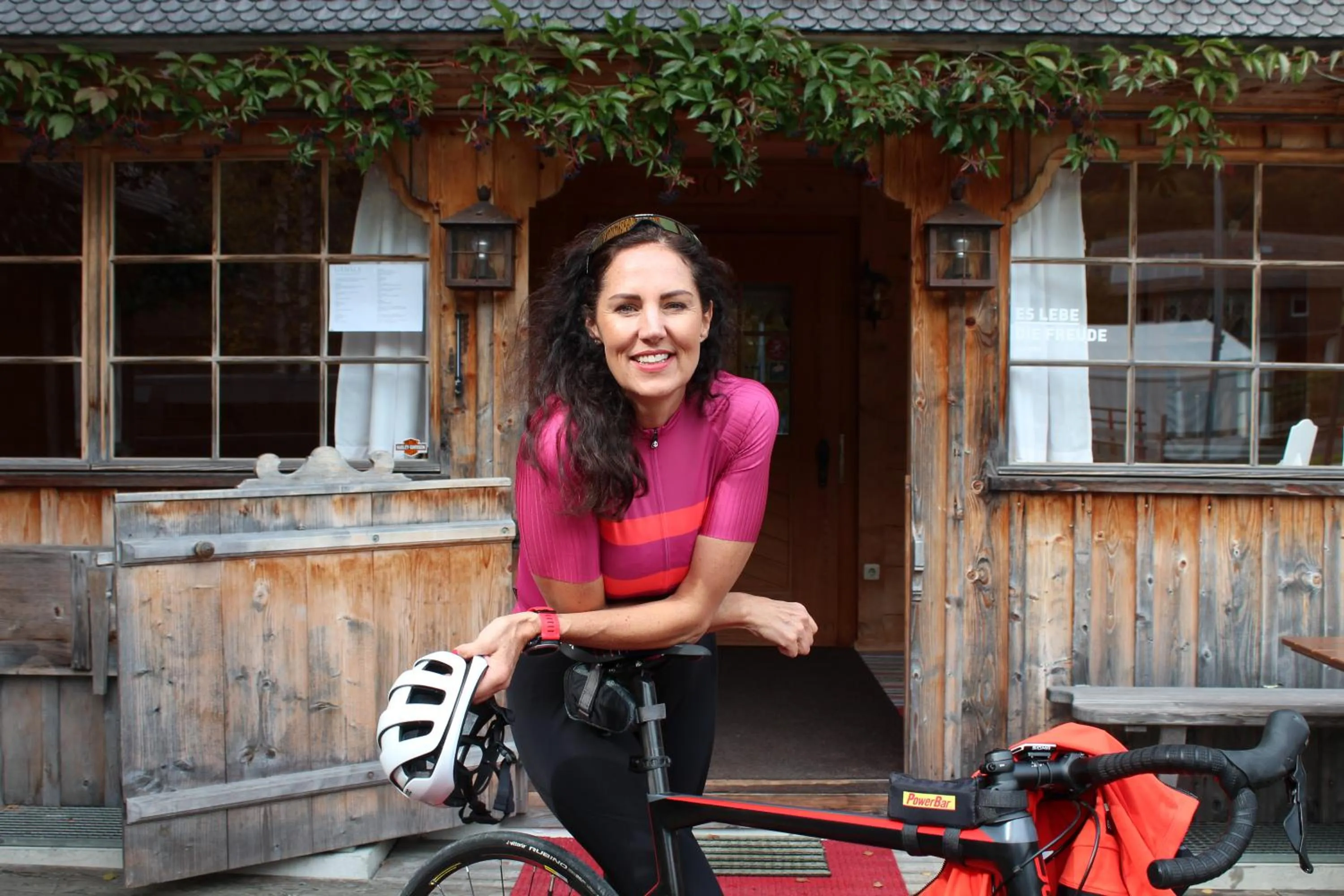 People in Gaemsle - Rueckzugsort in den Bergen