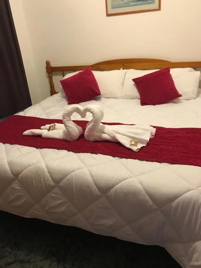 Bedroom, Bed in Apartamentos Jucar