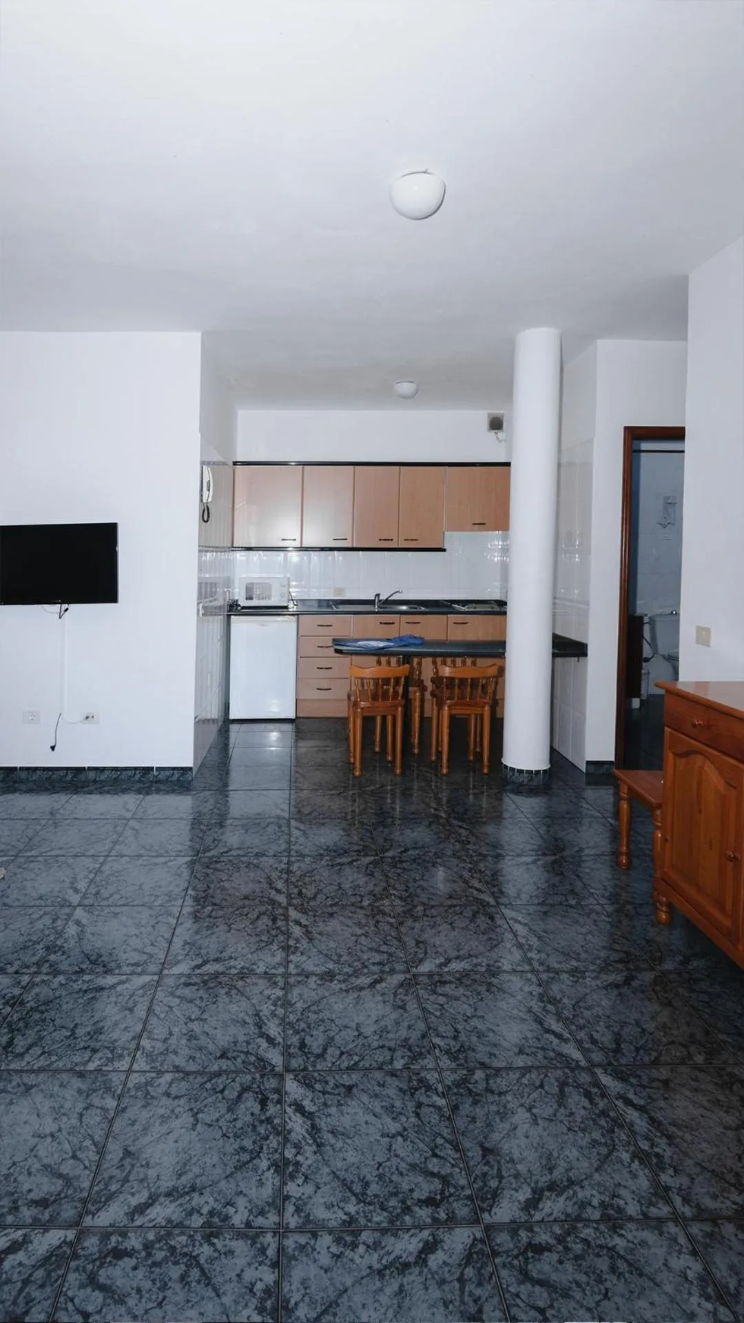 Kitchen or kitchenette in Apartamentos Jucar