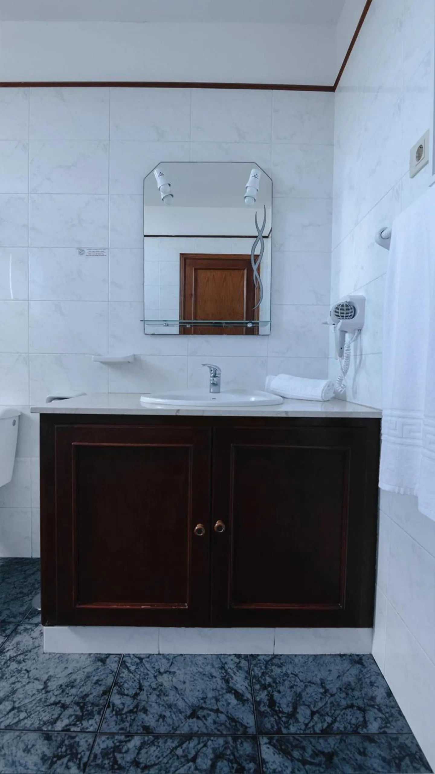 Bathroom in Apartamentos Jucar