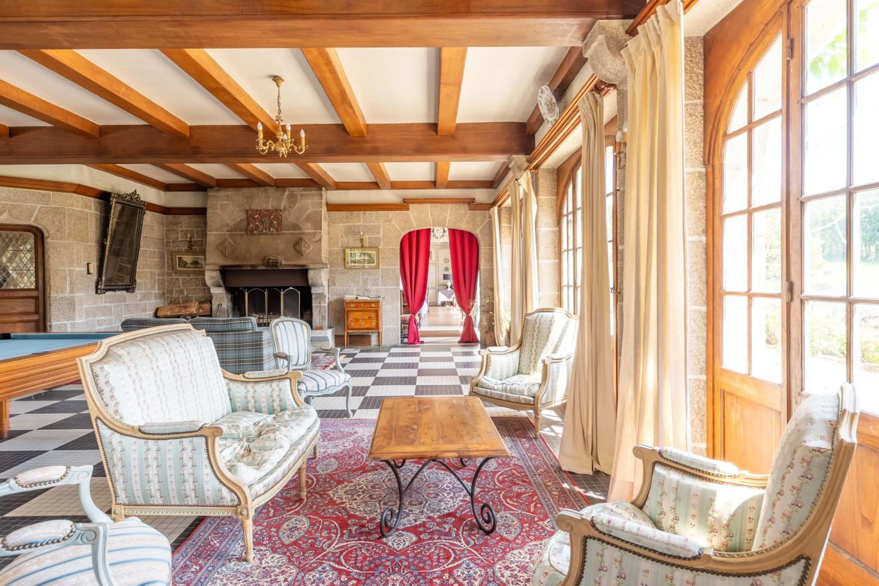 Communal lounge/ TV room in Manoir Du Stang