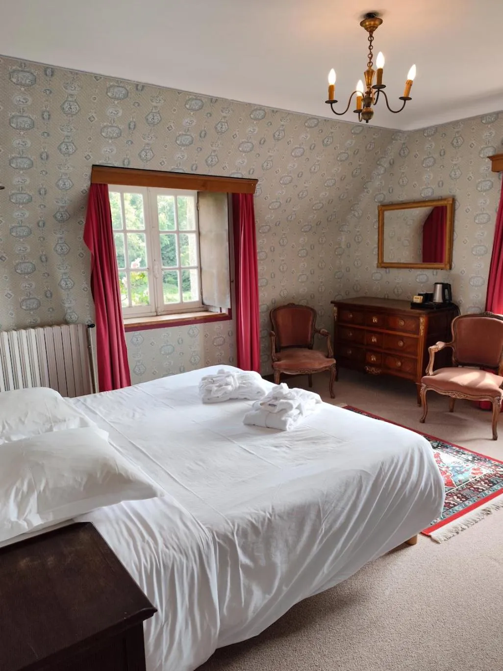 Photo of the whole room, Bed in Manoir Du Stang