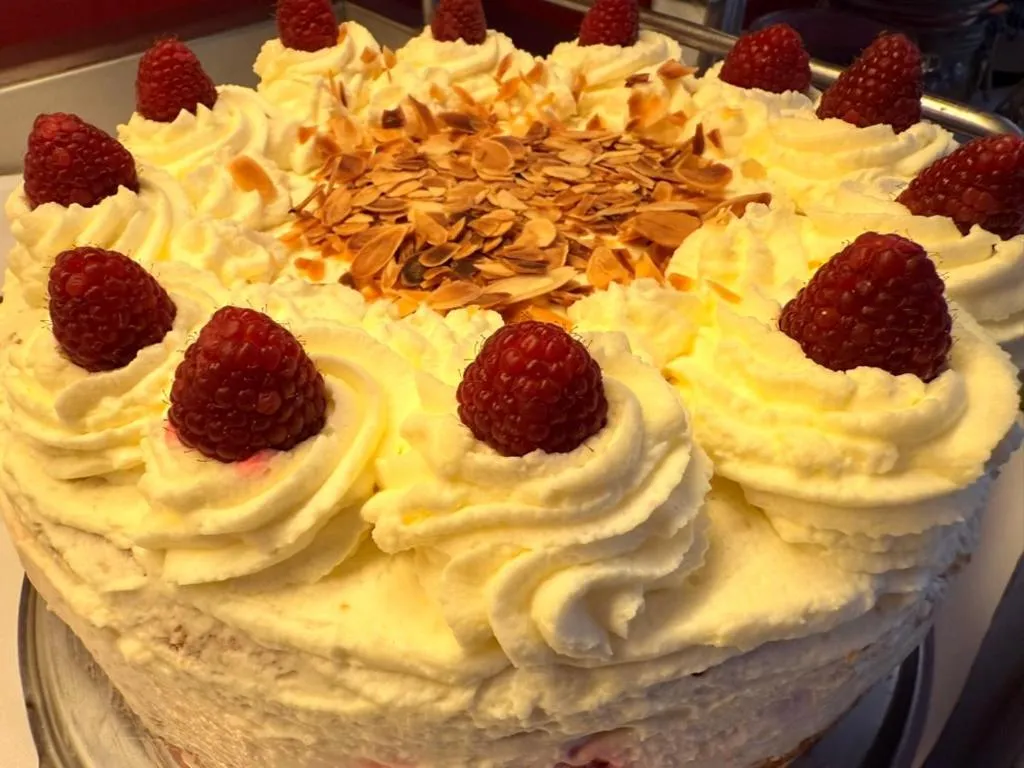 Food and drinks in Hotel Village