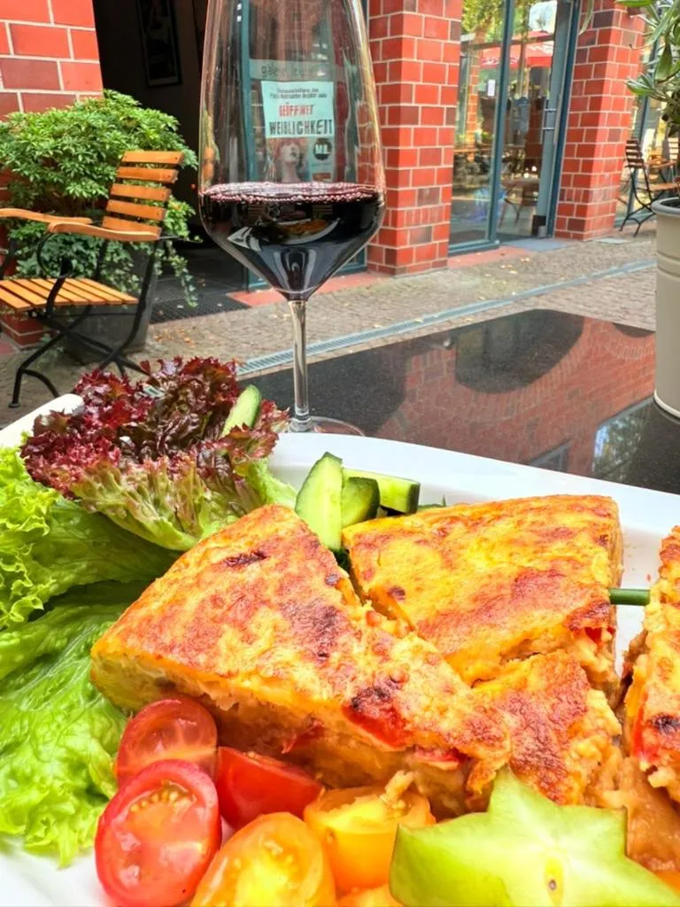 Food and drinks in Hotel Village