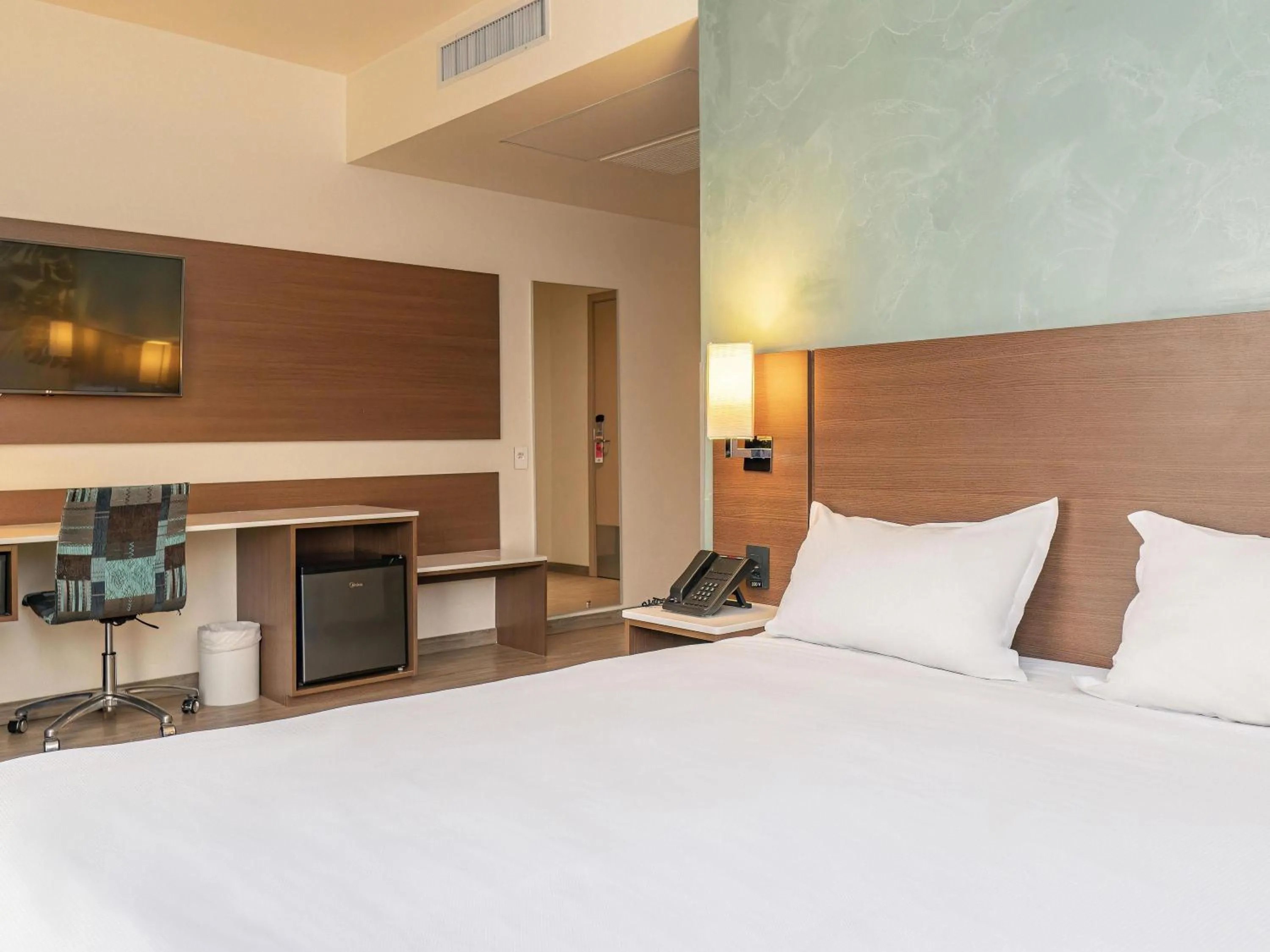 Bedroom, Bed in ibis Styles Curitiba Aeroporto