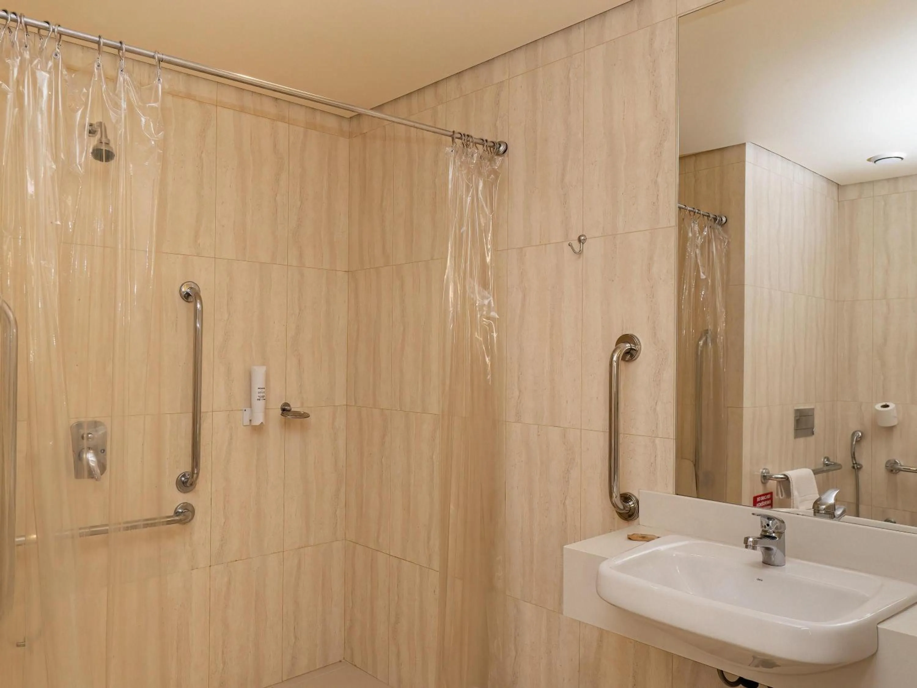 Bedroom in ibis Styles Curitiba Aeroporto