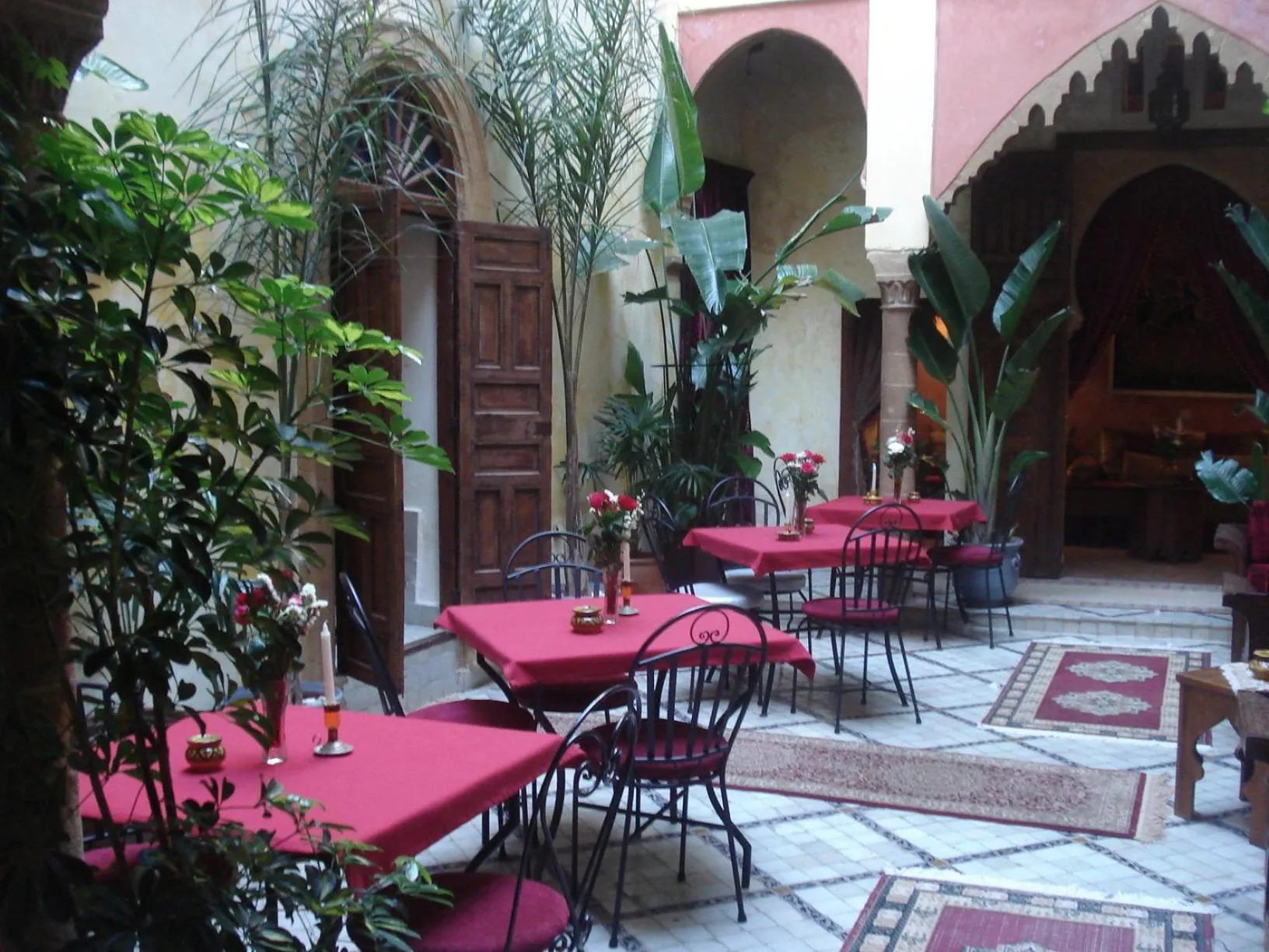 Restaurant/places to eat in Riad Marlinea