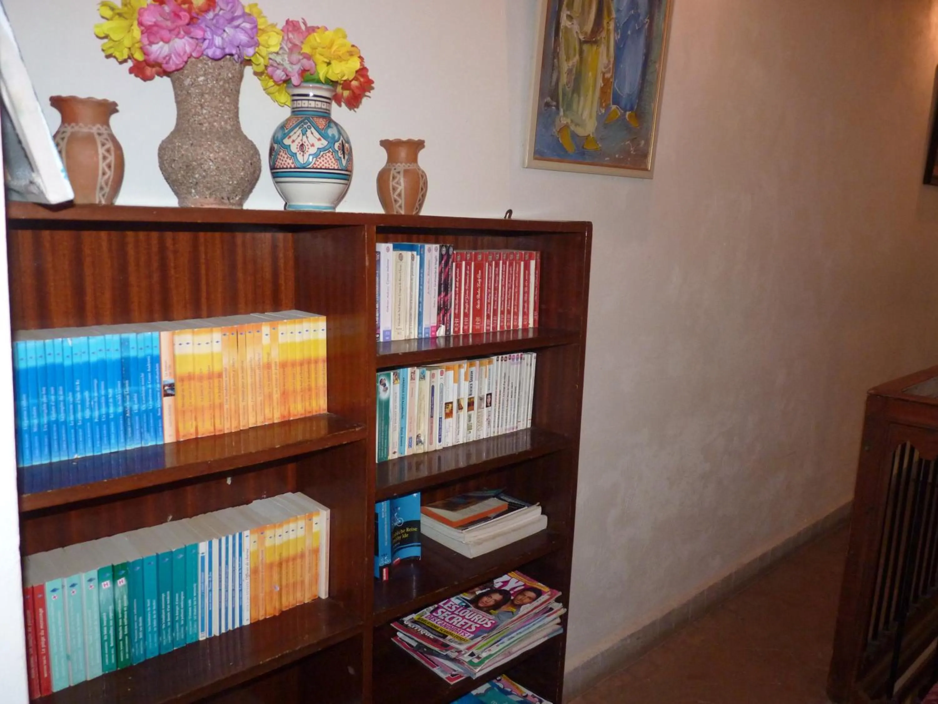 Library in Riad Marlinea
