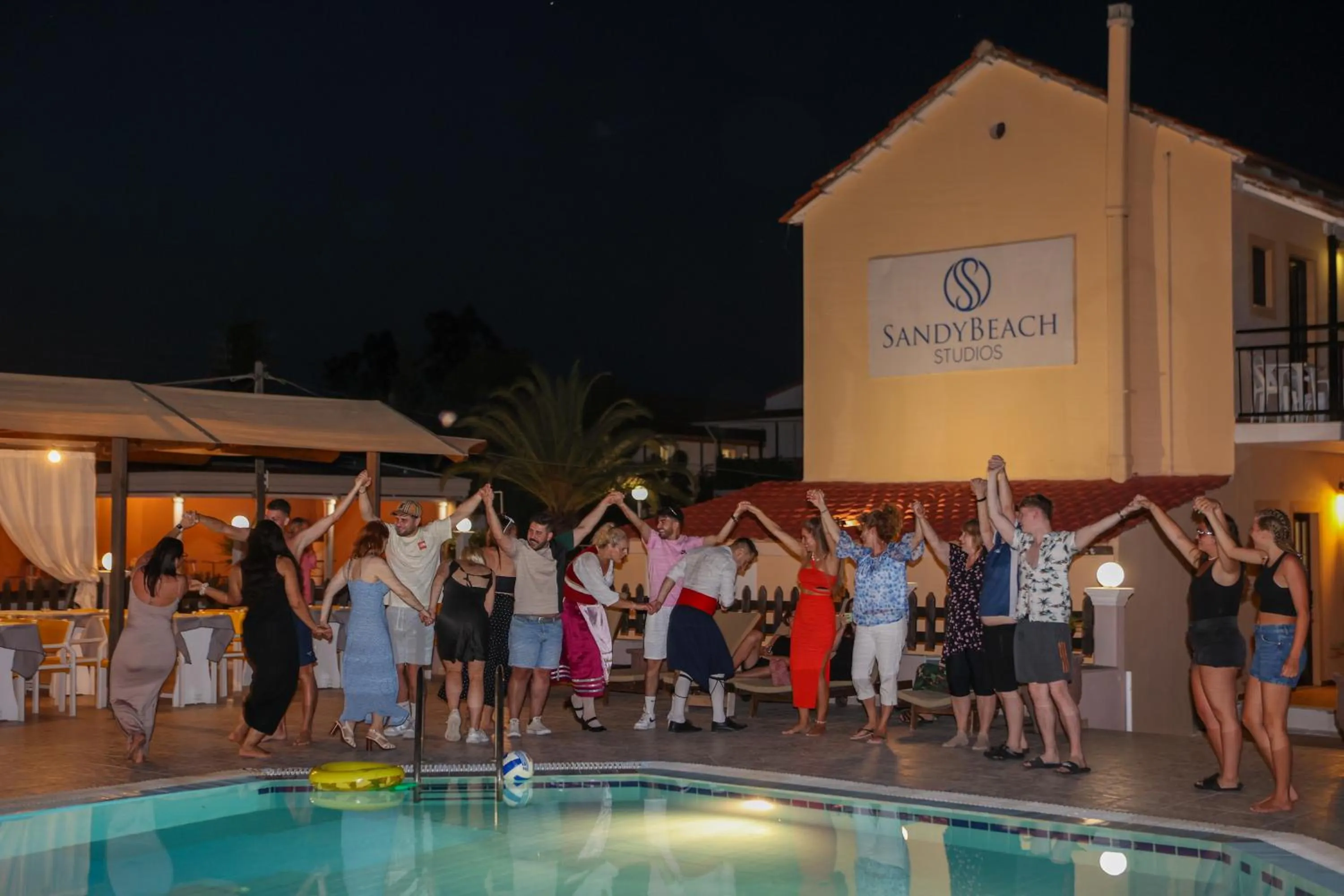 Night in Sandy Beach Complex - Poolside Studios & Seaside Apartments