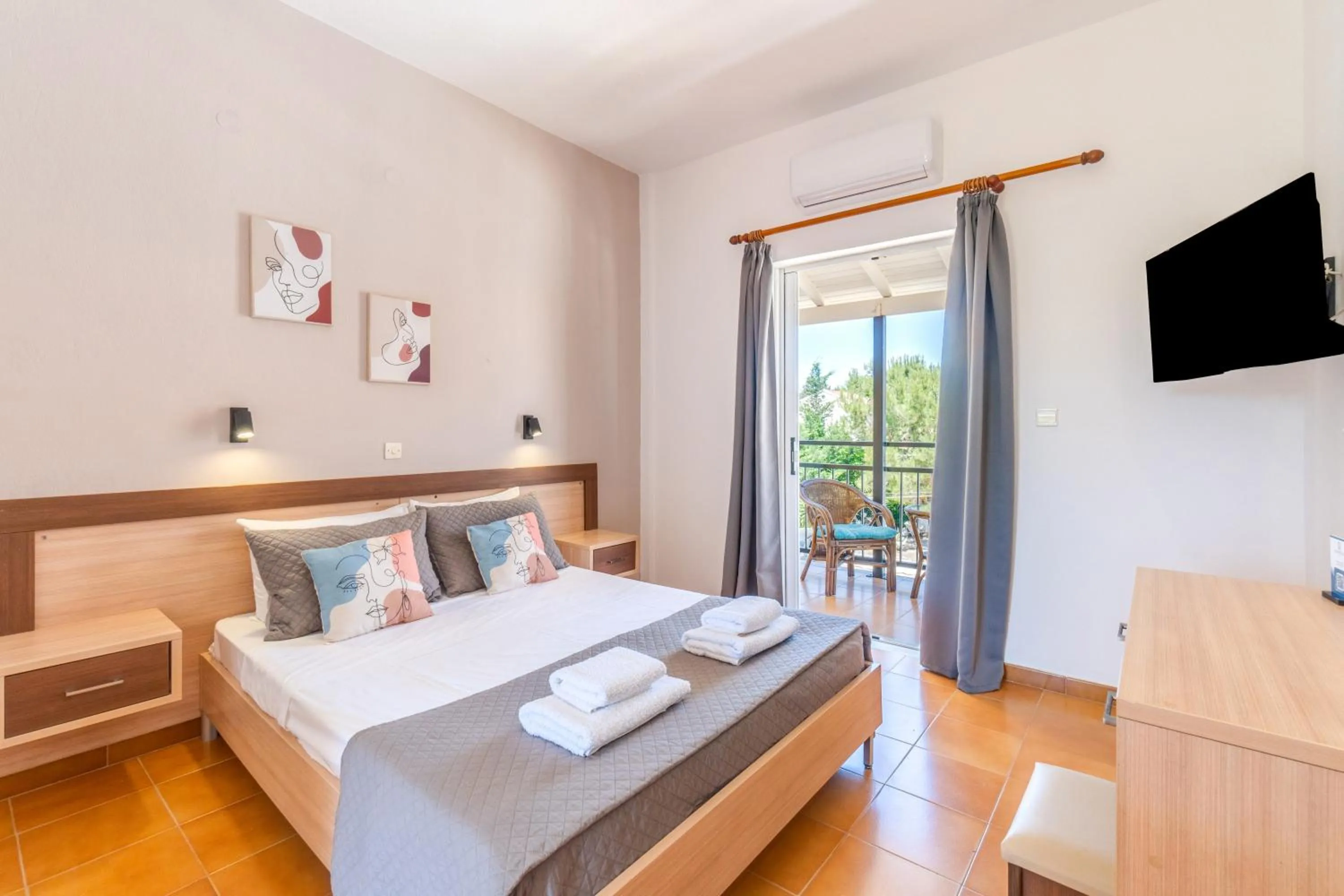 Double Room with Balcony and Sea View in Sandy Beach Complex - Poolside Studios & Seaside Apartments