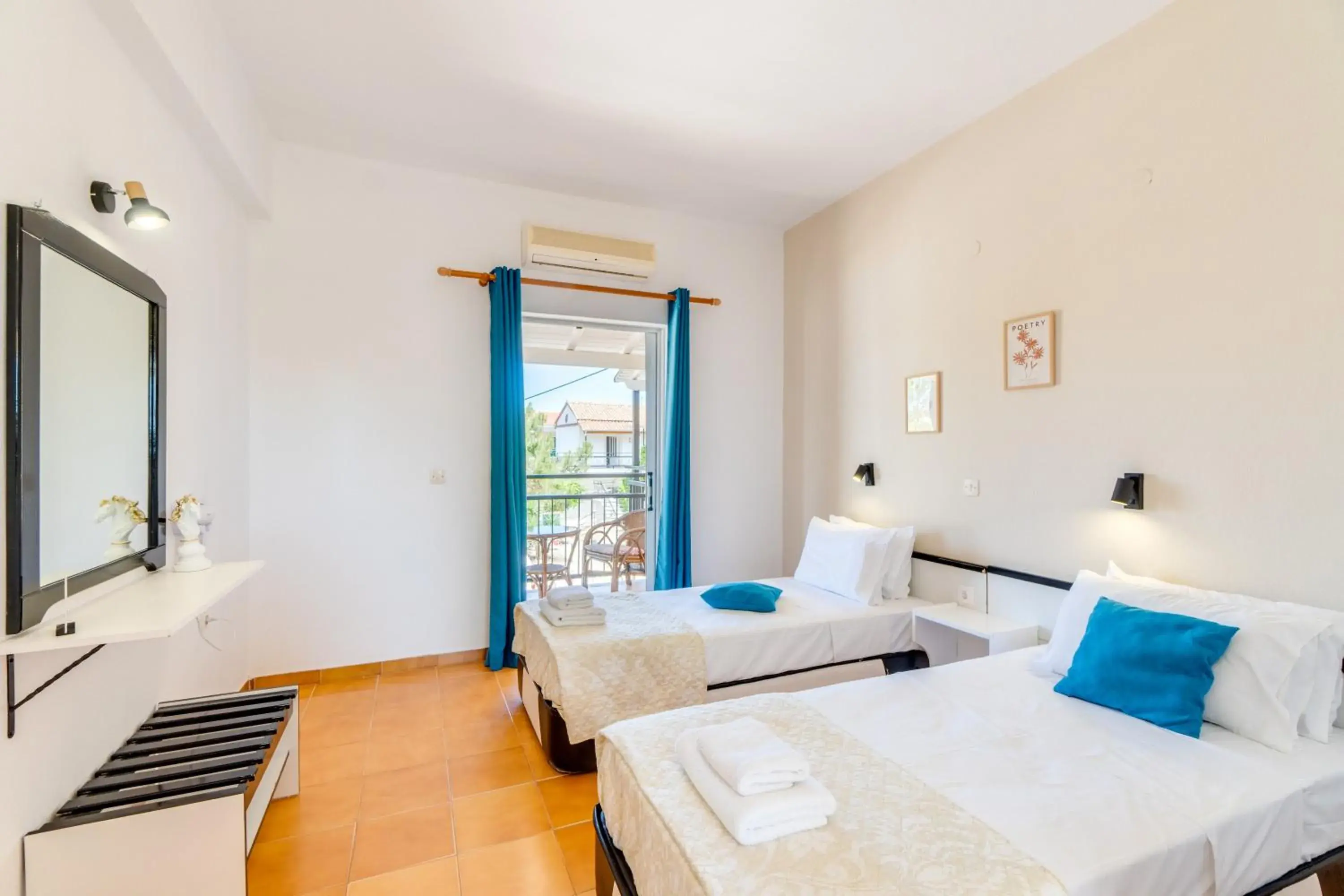 Classic Twin Studio with Balcony in Sandy Beach Complex - Poolside Studios & Seaside Apartments Classic Twin Studio with Balcony in Sandy Beach Complex - Poolside Studios & Seaside Apartments