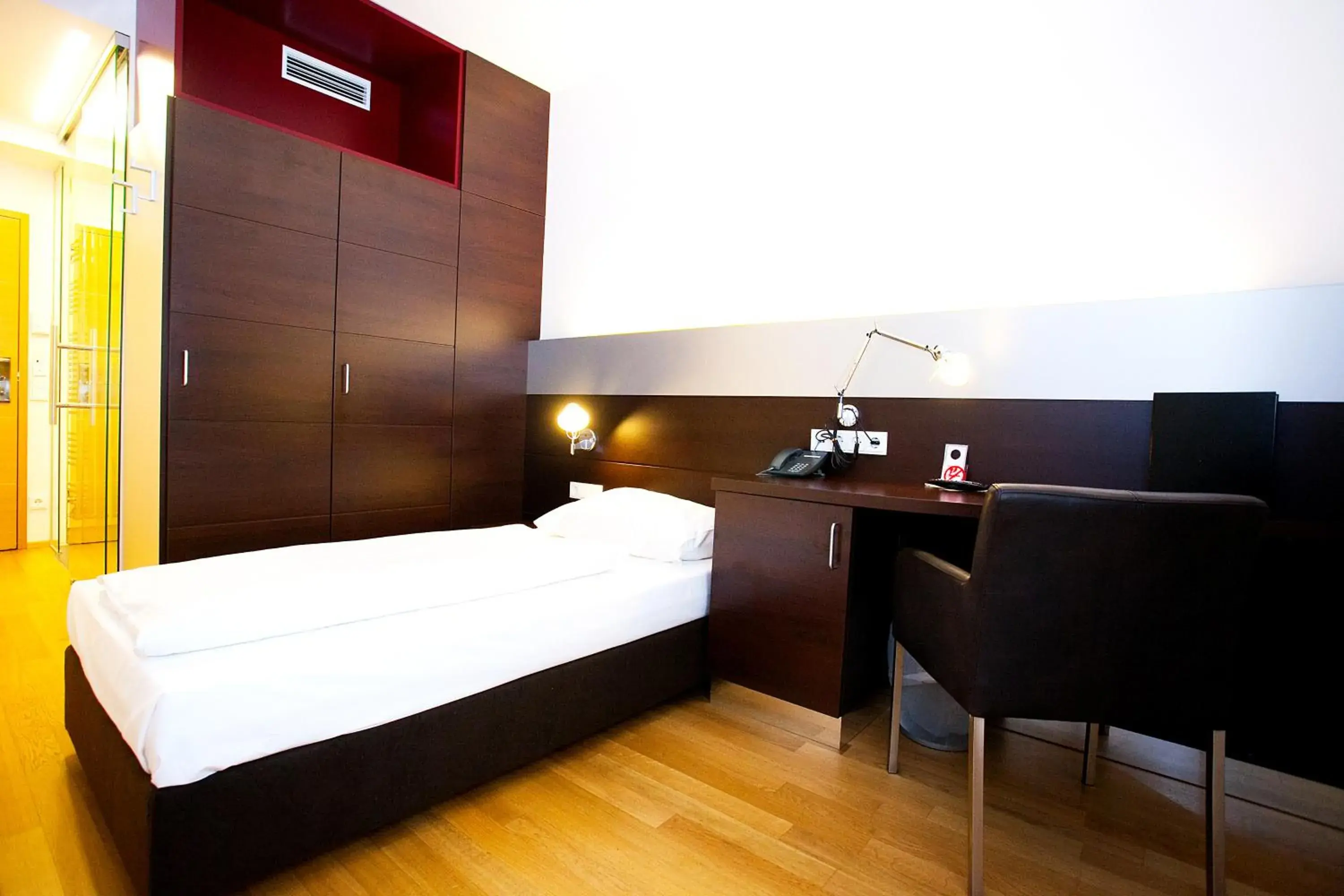 Small Single Room in Hotel Schwarzer Bär Small Single Room in Hotel Schwarzer Bär