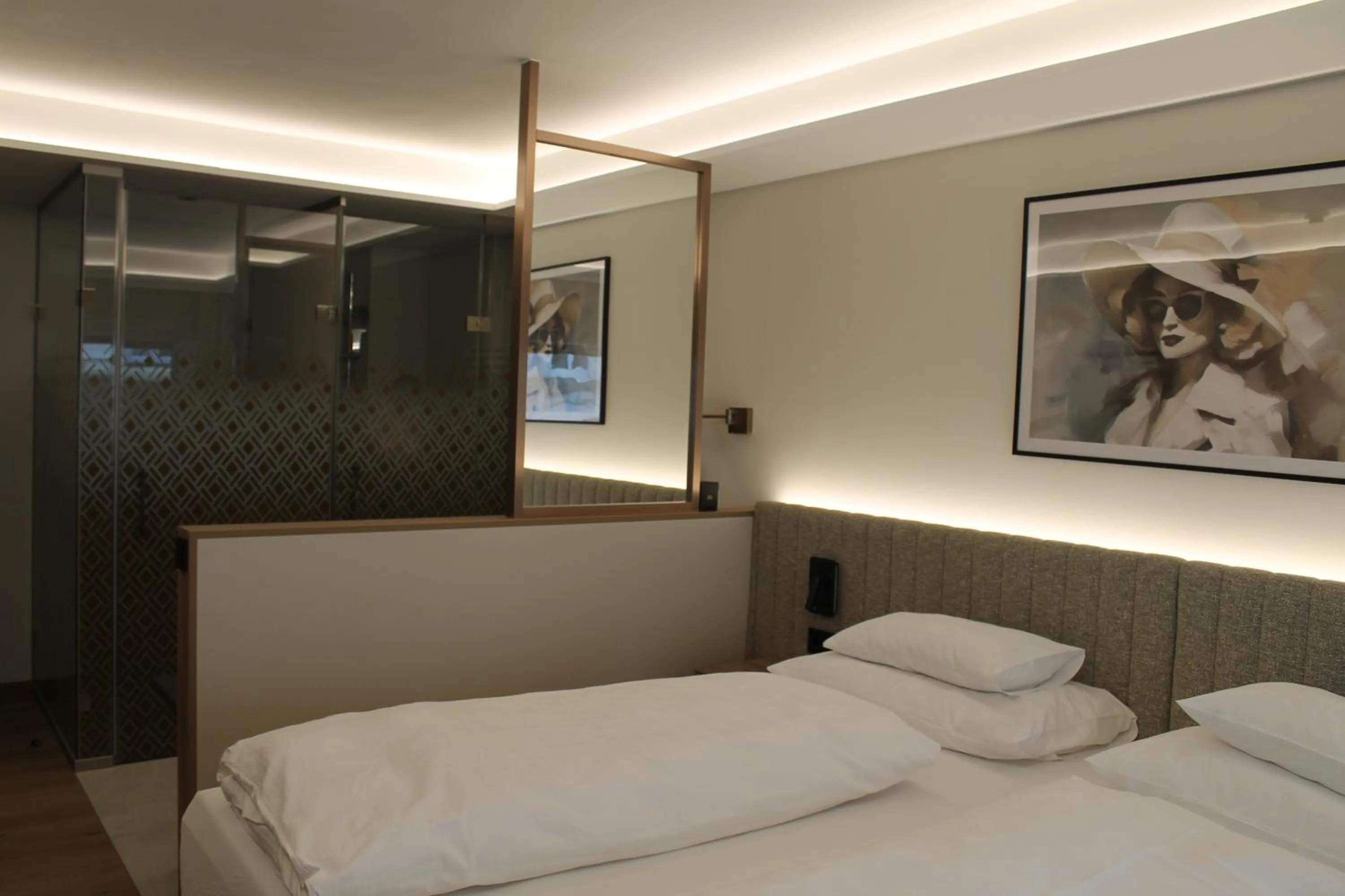 Photo of the whole room, Bed in Hotel Schwarzer Bär