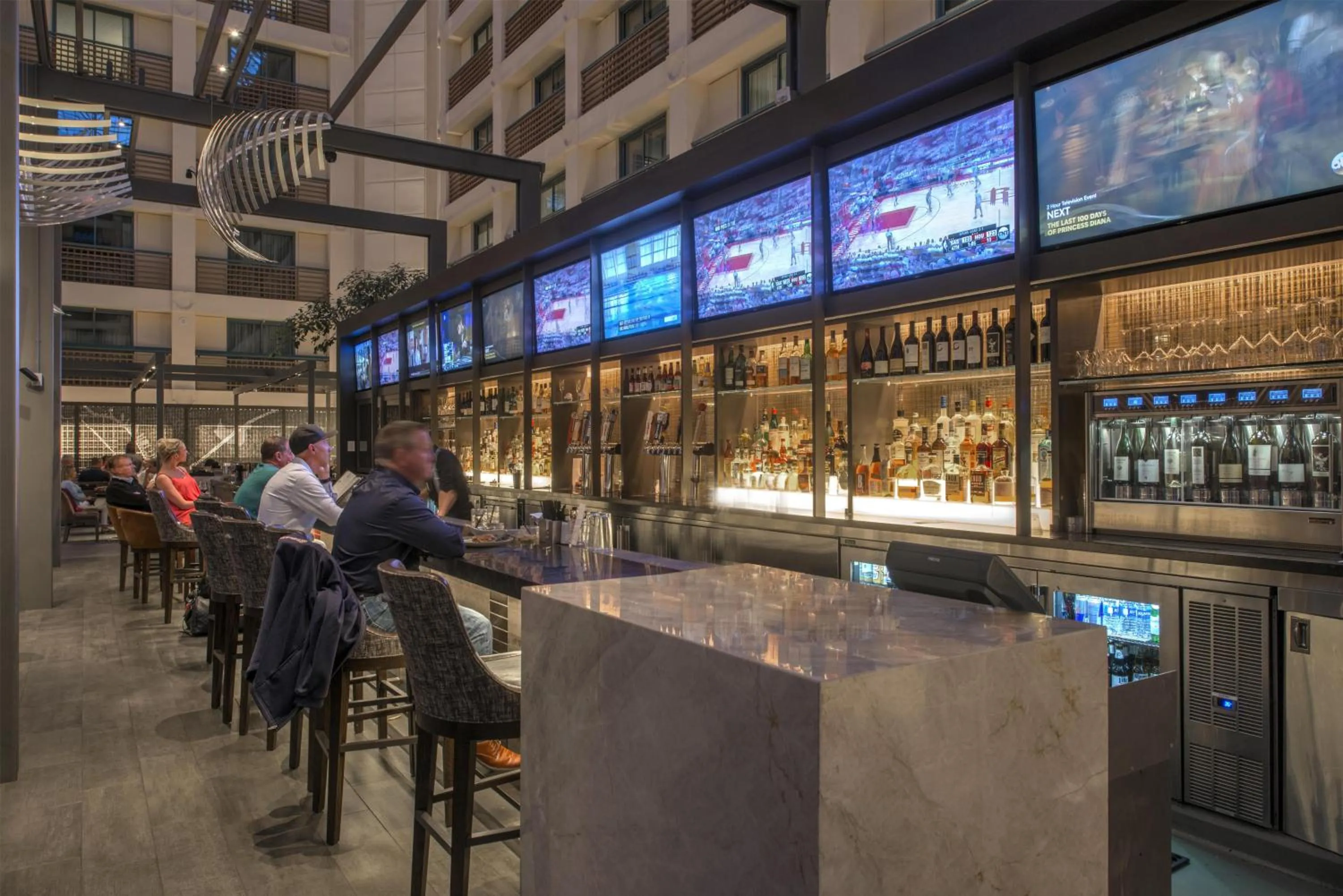 Lounge or bar in Hyatt Regency San Francisco Airport