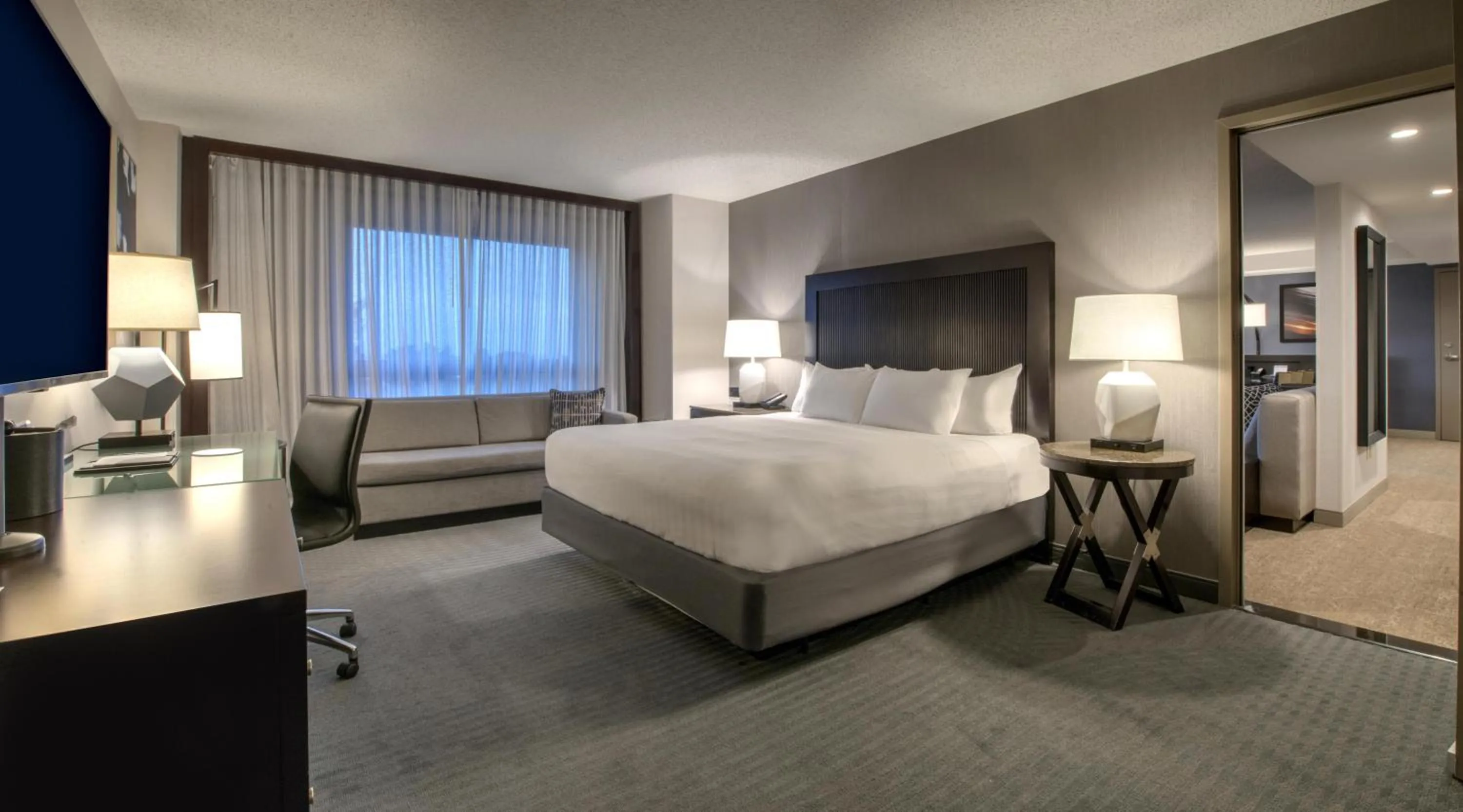 Photo of the whole room, Bed in Hyatt Regency San Francisco Airport