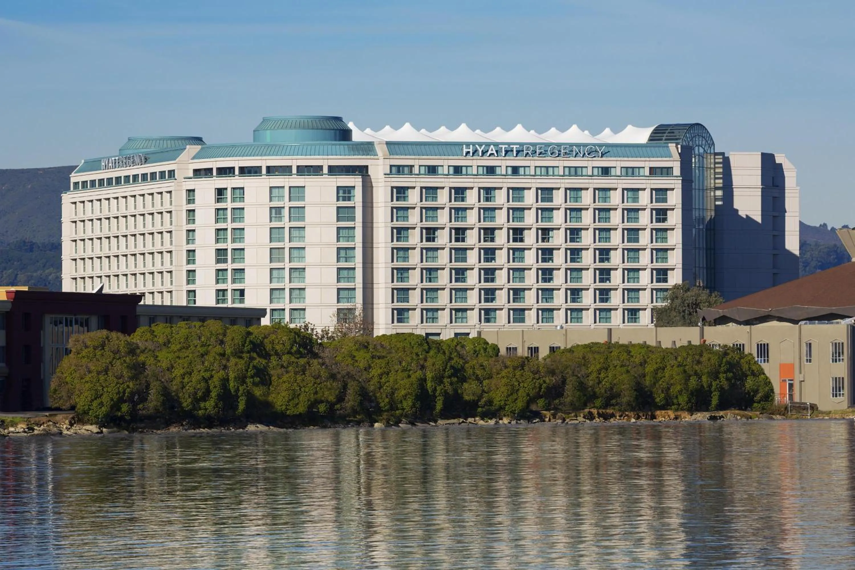 Property building in Hyatt Regency San Francisco Airport
