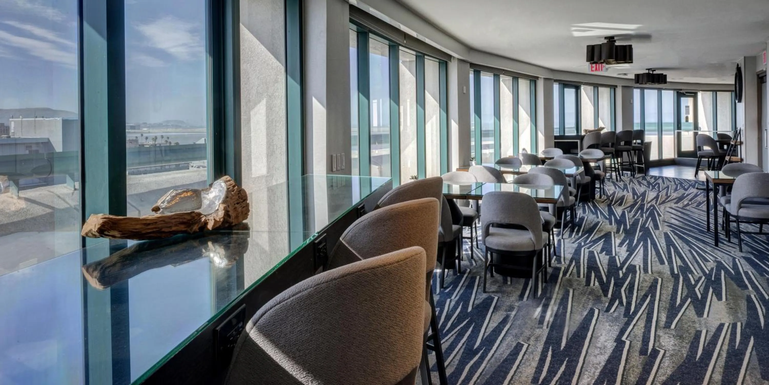 Lounge or bar in Hyatt Regency San Francisco Airport