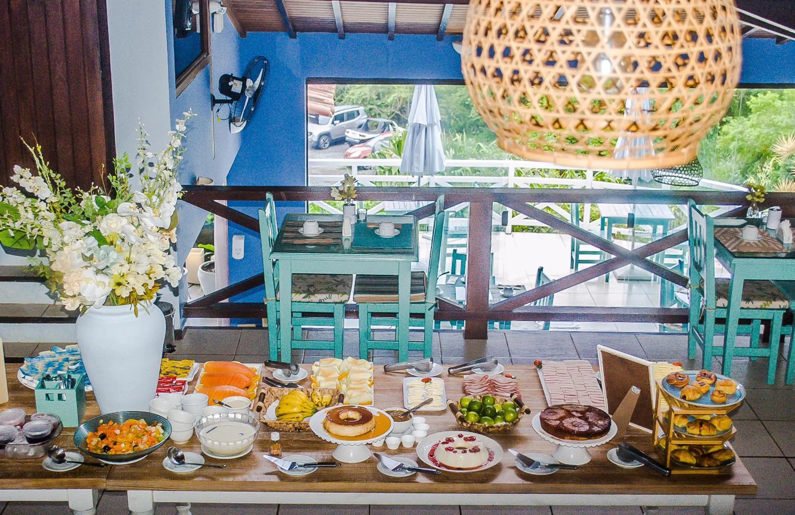 Buffet breakfast in Pousada Amancay