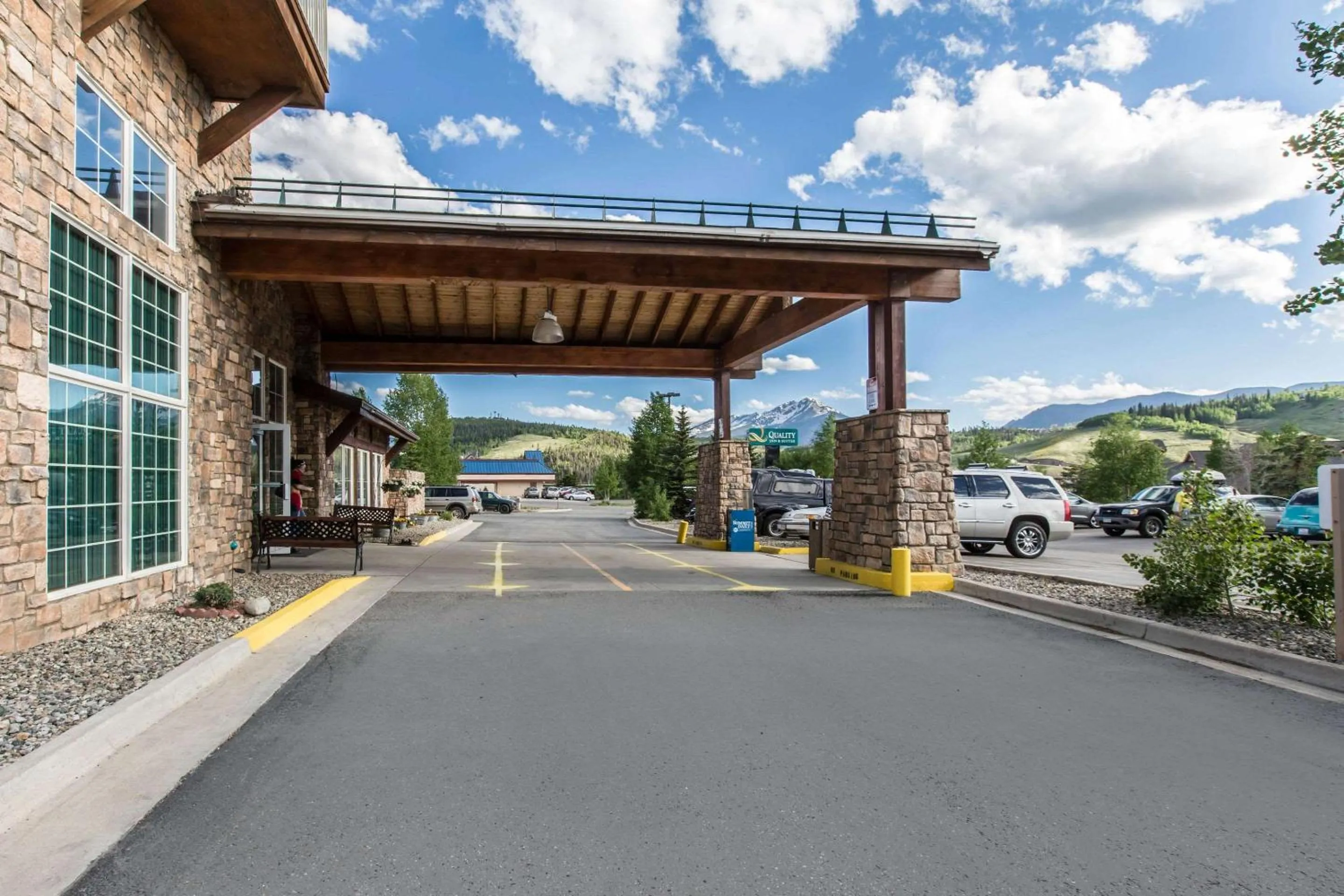 Property building in Quality Inn and Suites Silverthorne - Copper Mountain