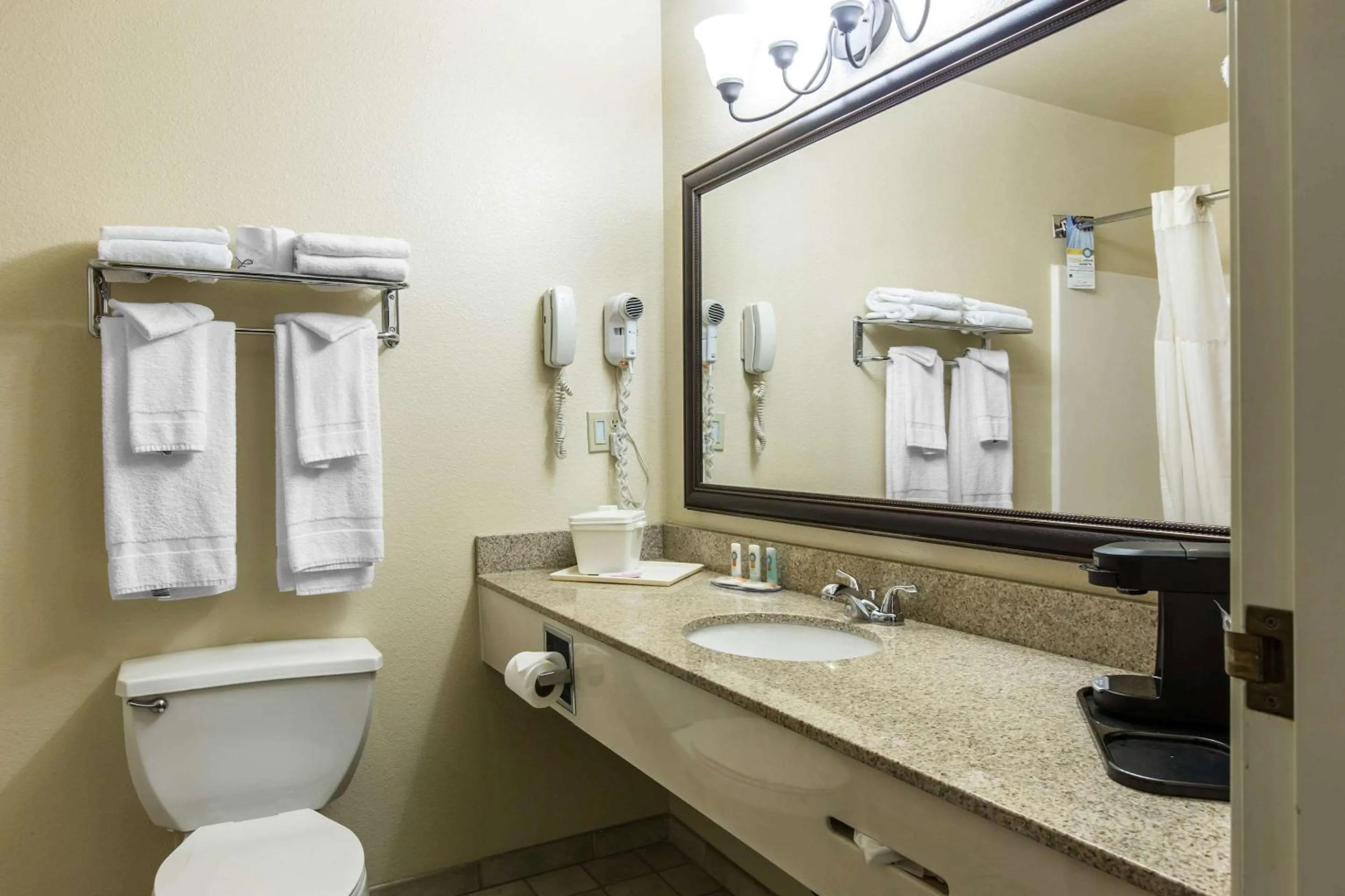Bathroom in Quality Inn and Suites Silverthorne - Copper Mountain