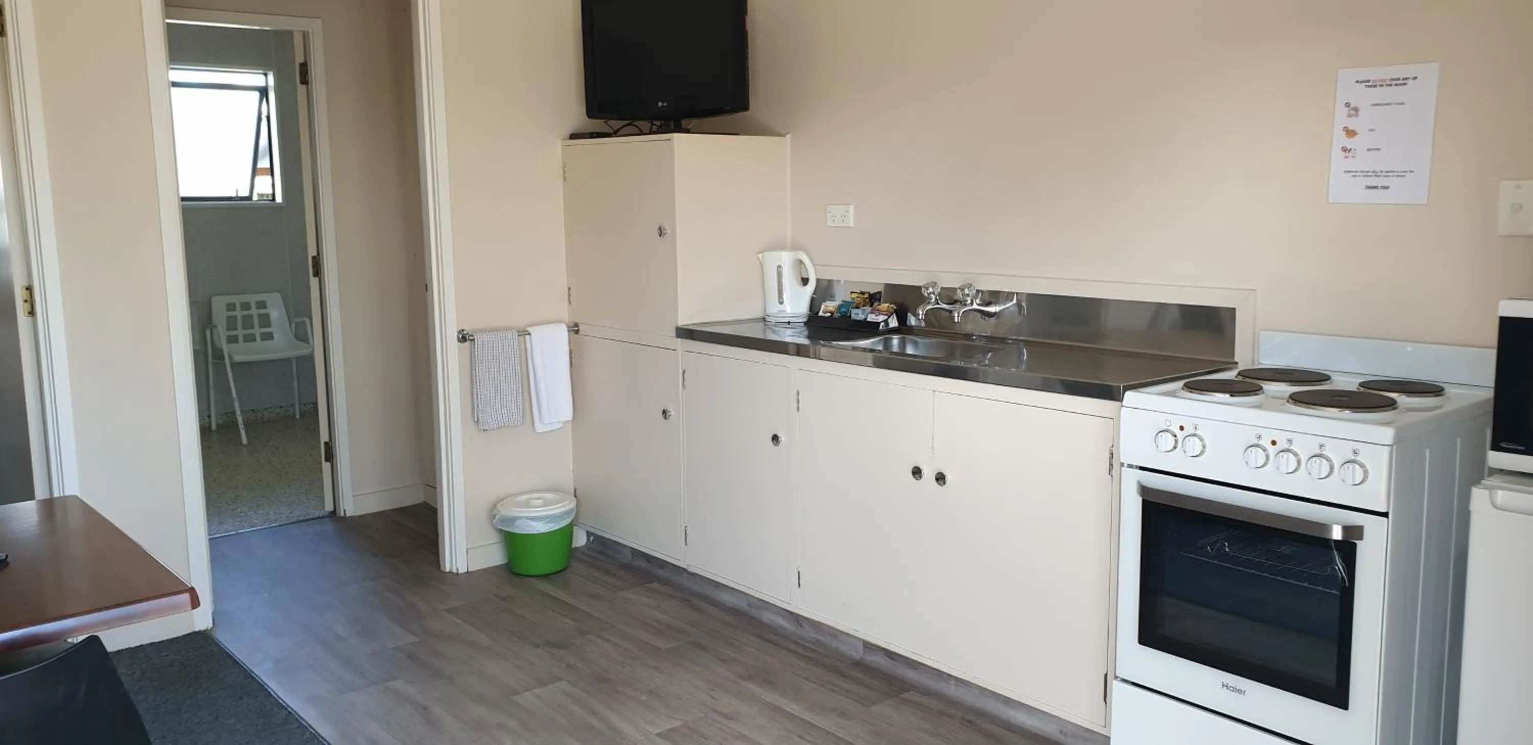 TV and multimedia in Commodore Motor Lodge