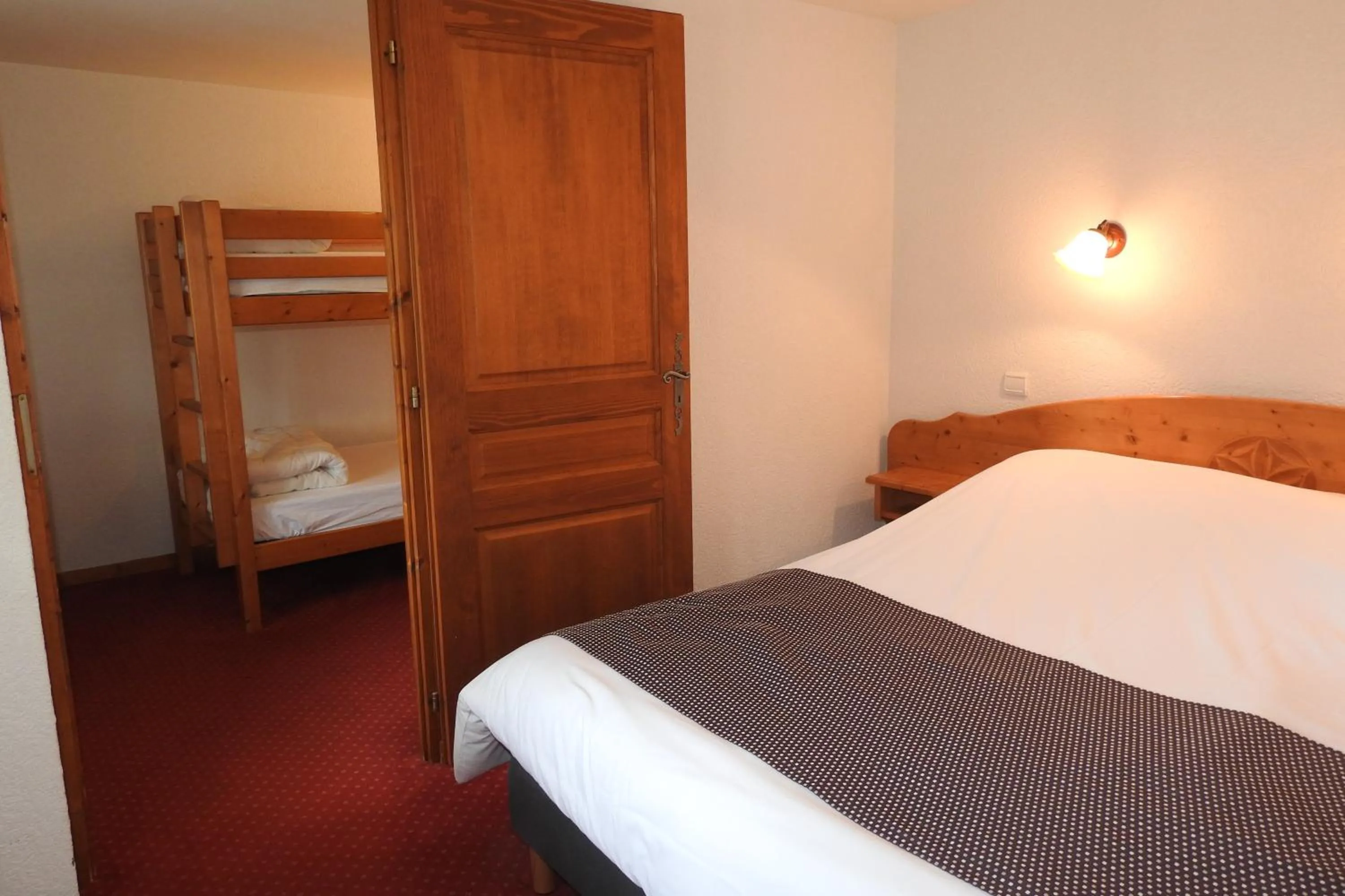 Photo of the whole room, Bed in Hôtel Belalp