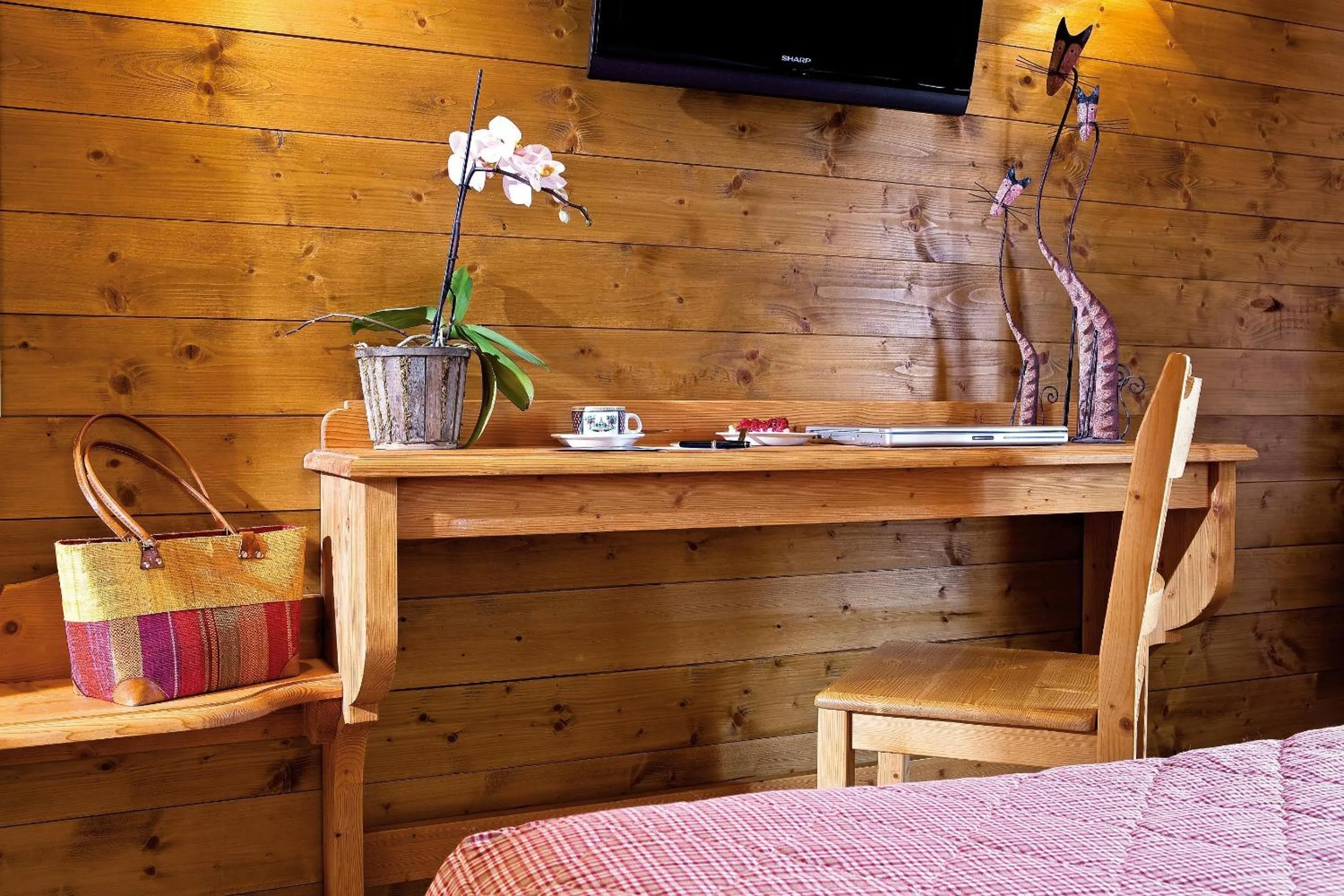 Photo of the whole room in Hôtel Belalp