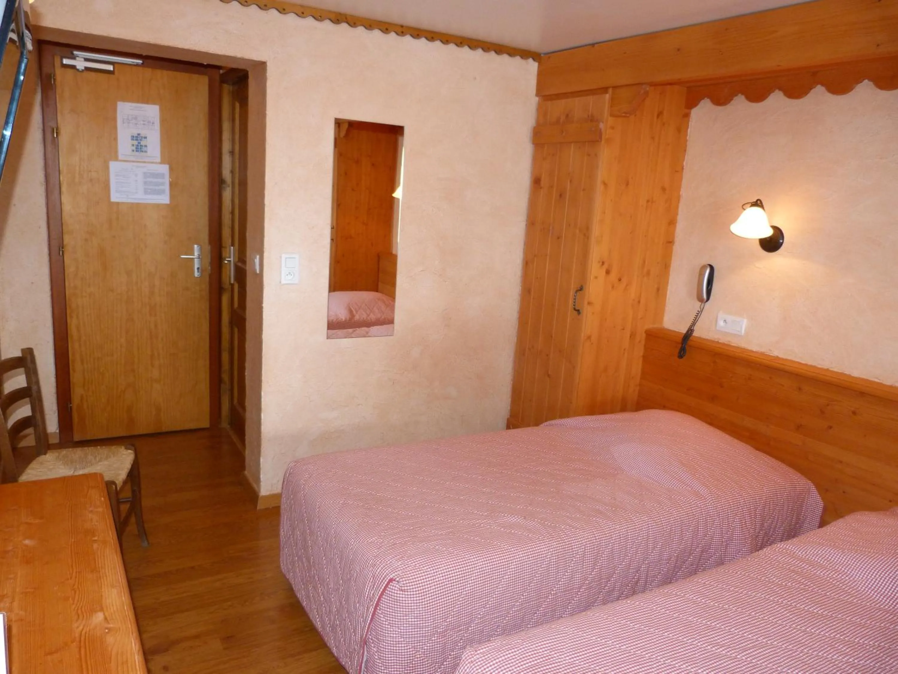 Photo of the whole room, Bed in Hôtel Belalp