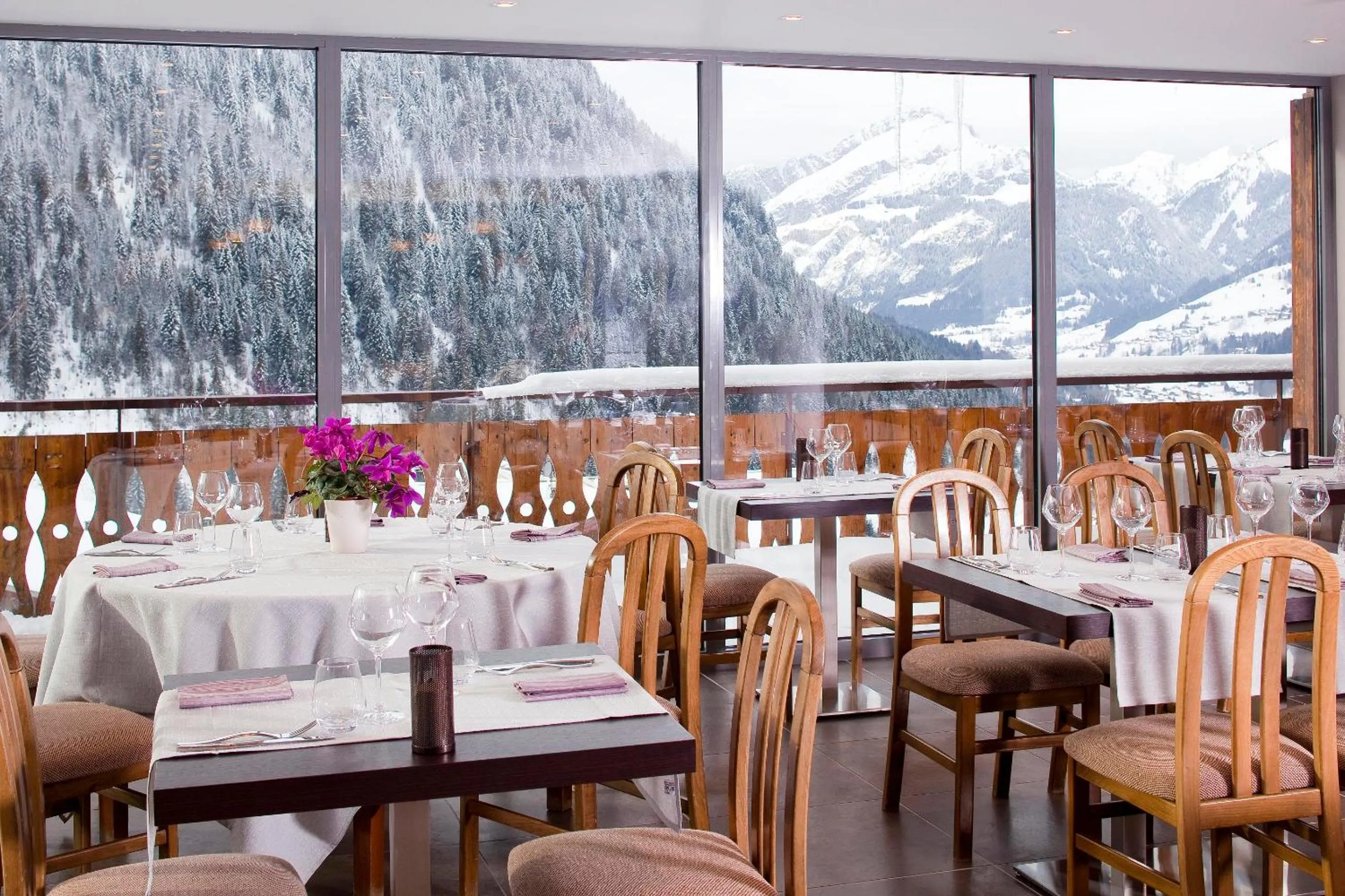 Restaurant/places to eat in Hôtel Belalp