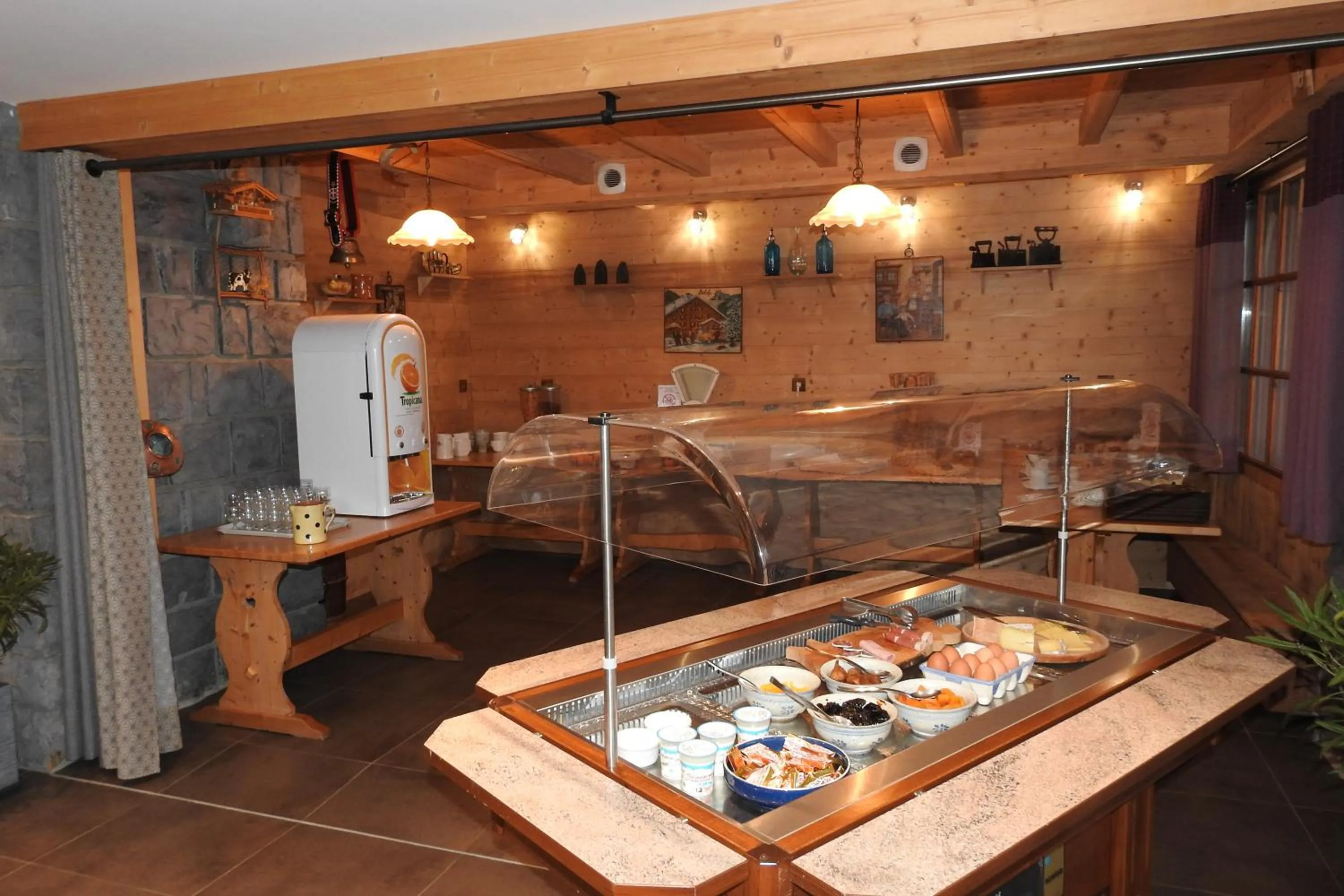 Buffet breakfast in Hôtel Belalp