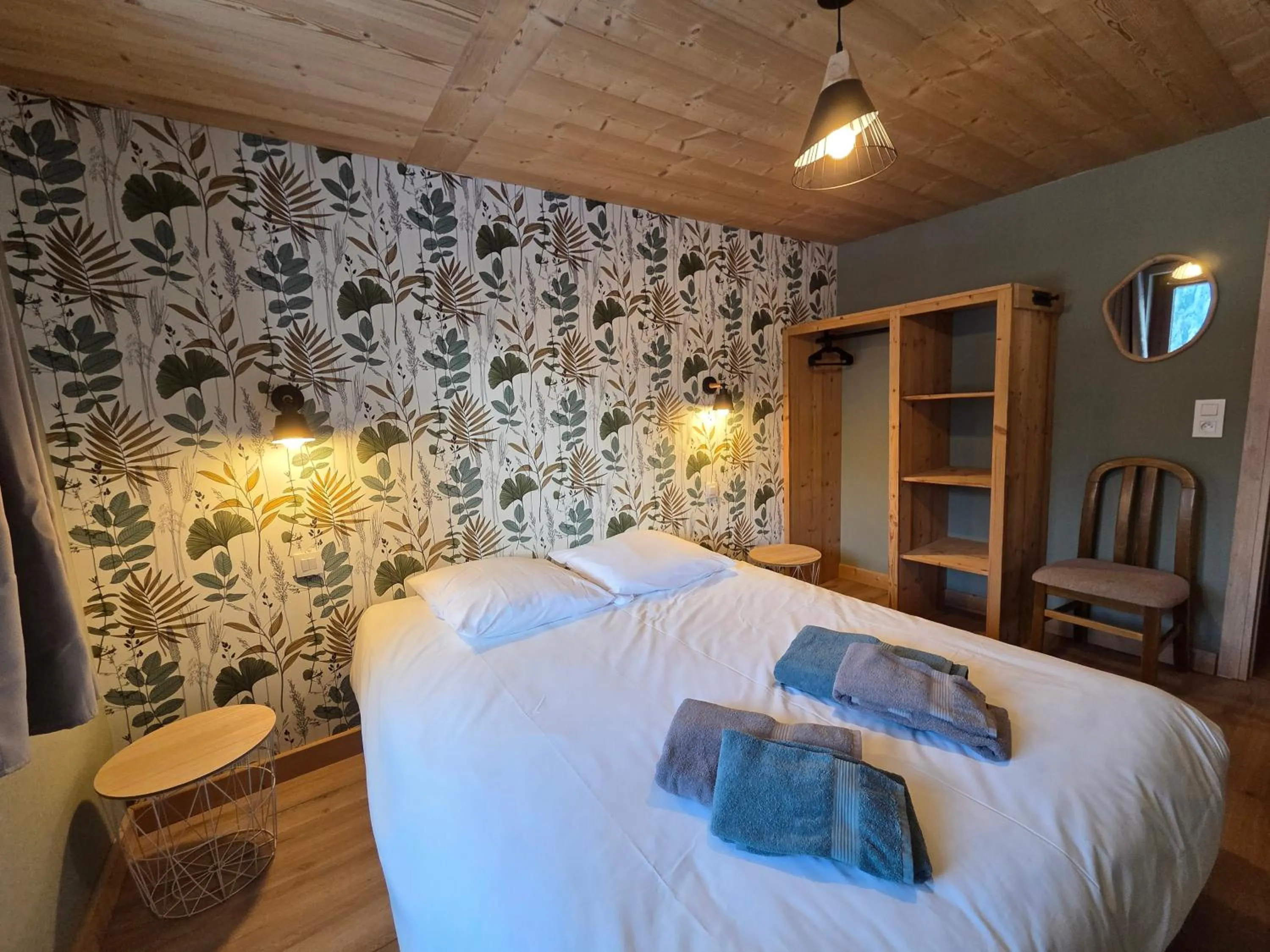 Photo of the whole room, Bed in Hôtel Belalp