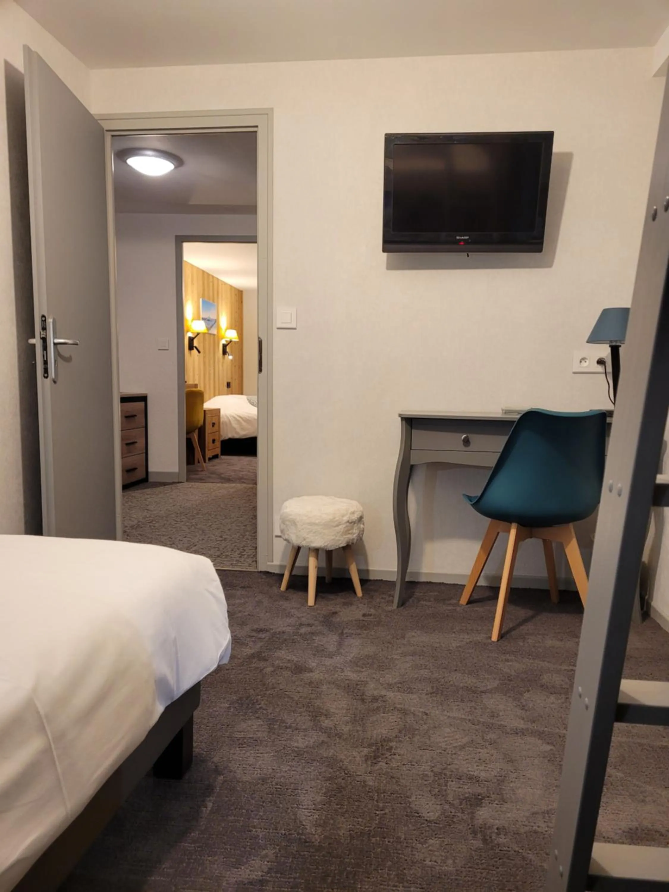 Photo of the whole room, Bed in Hôtel Belalp