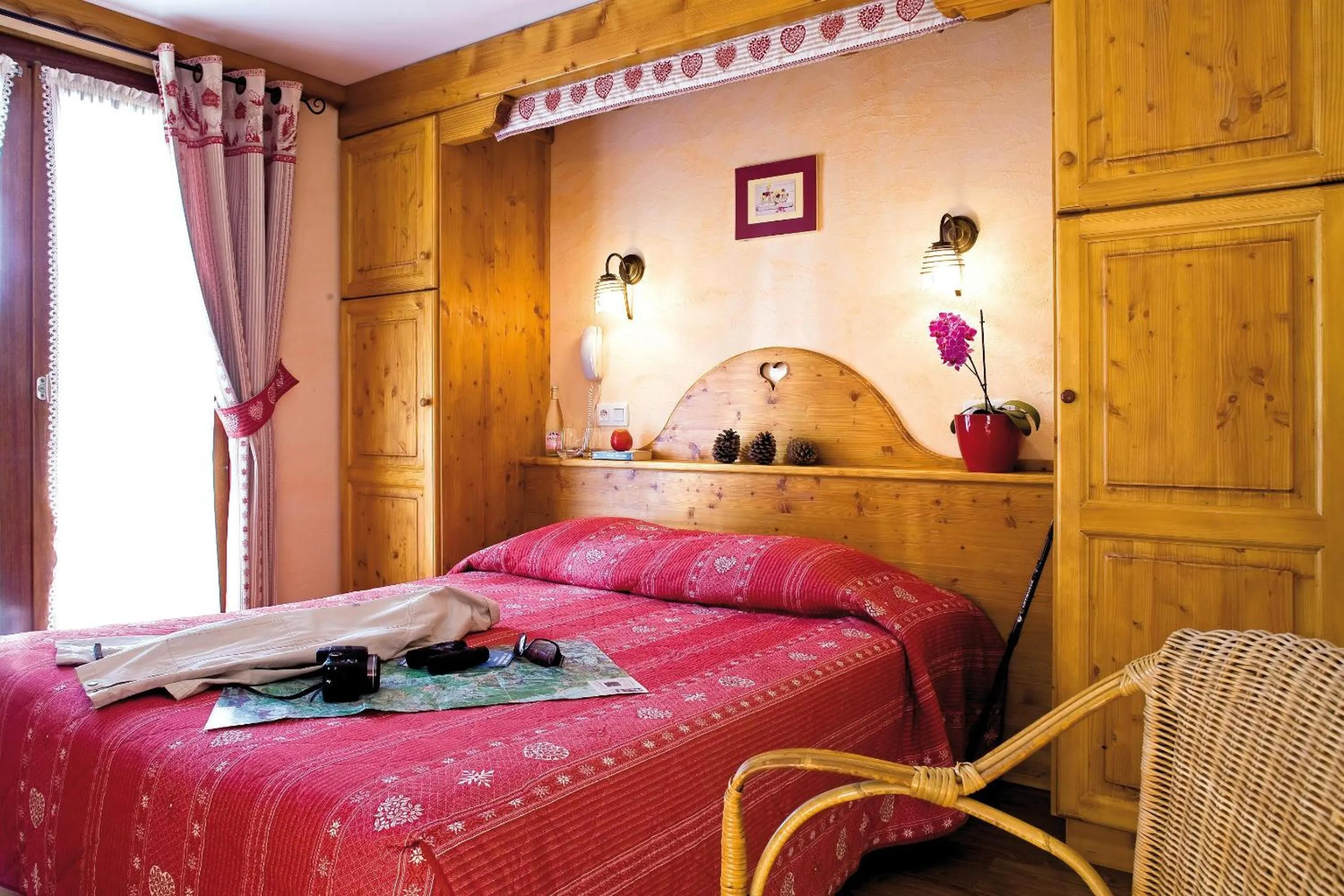 Photo of the whole room, Bed in Hôtel Belalp