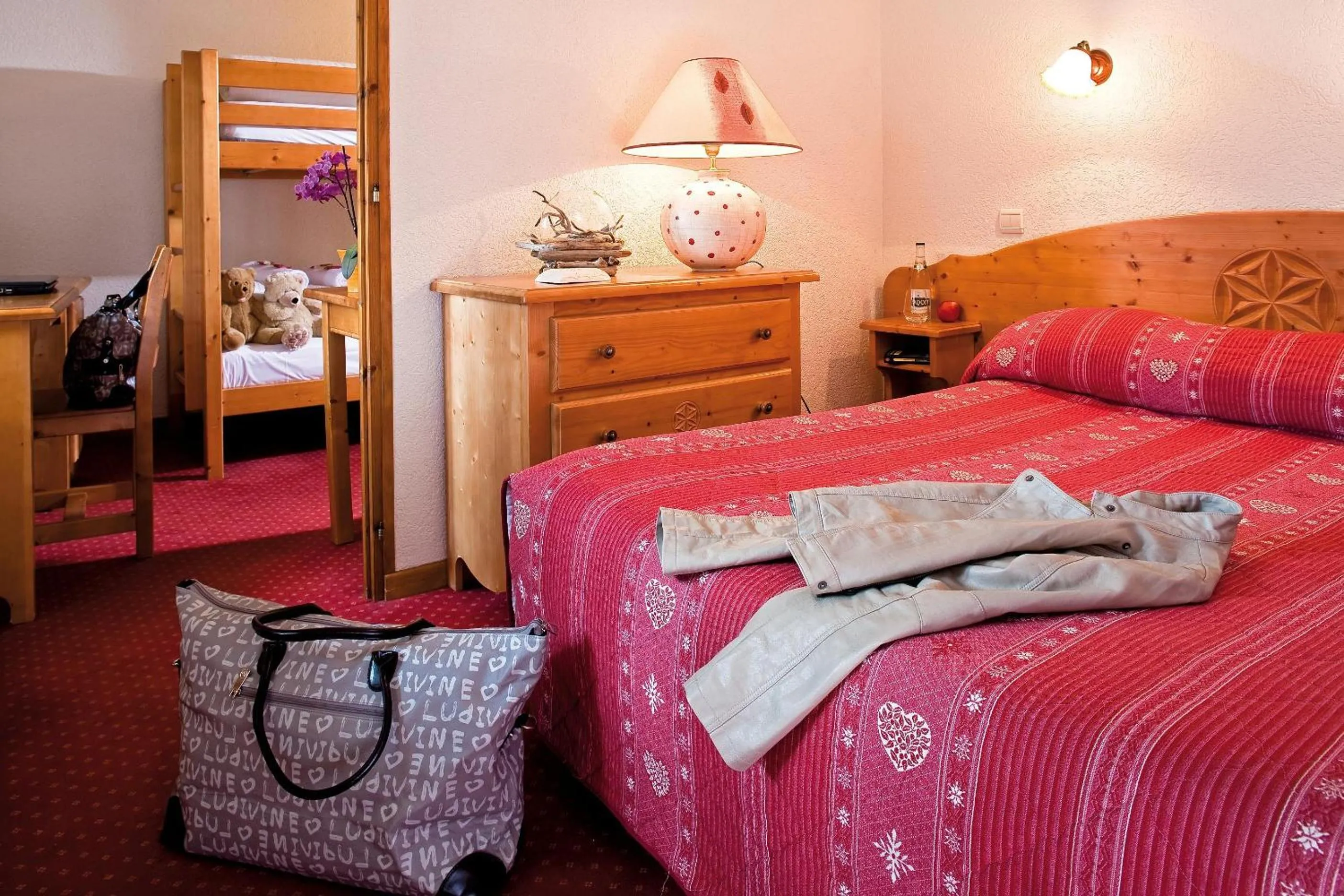 Photo of the whole room, Bed in Hôtel Belalp