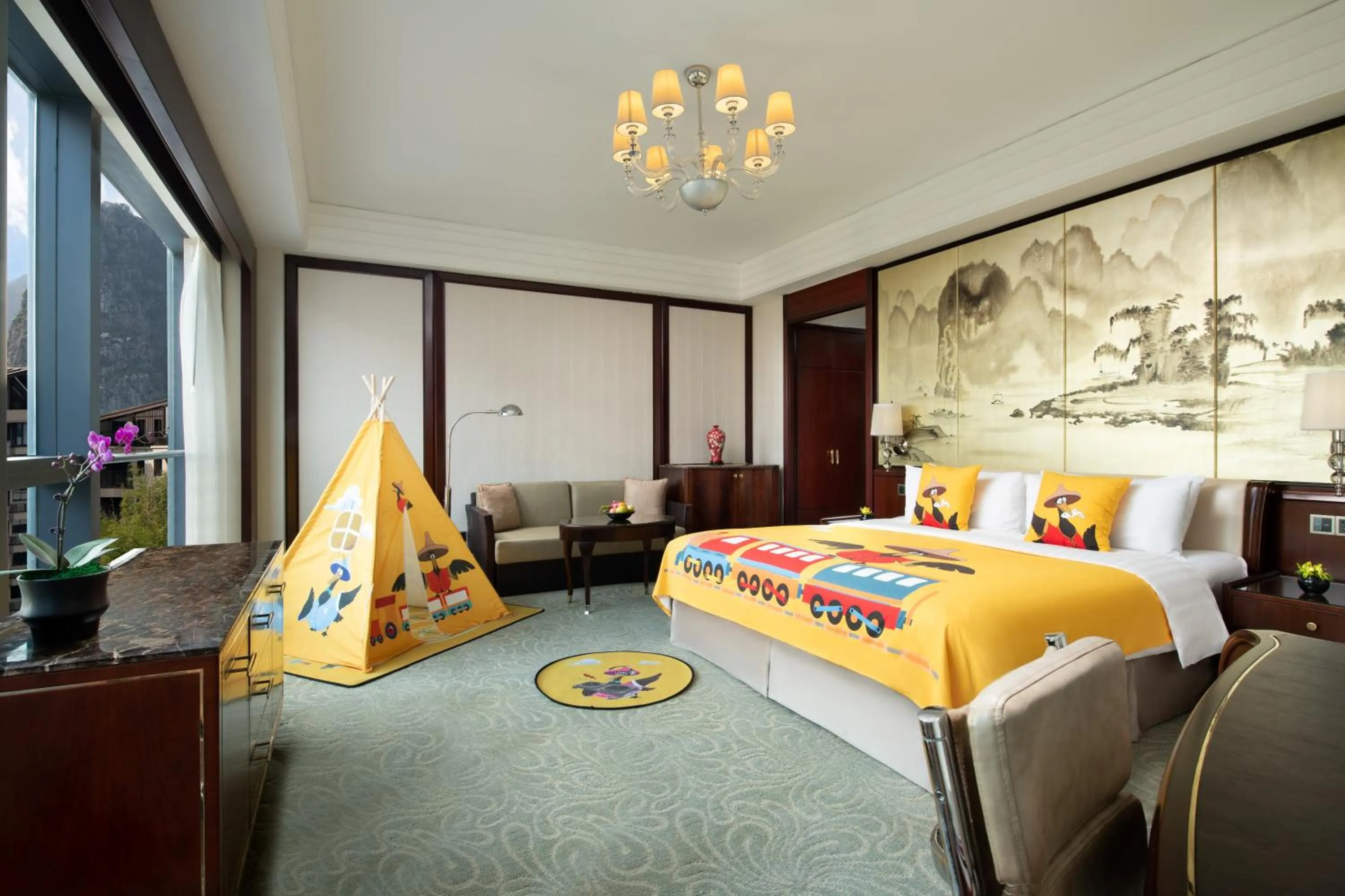 Photo of the whole room, Bed in Shangri-La Guilin