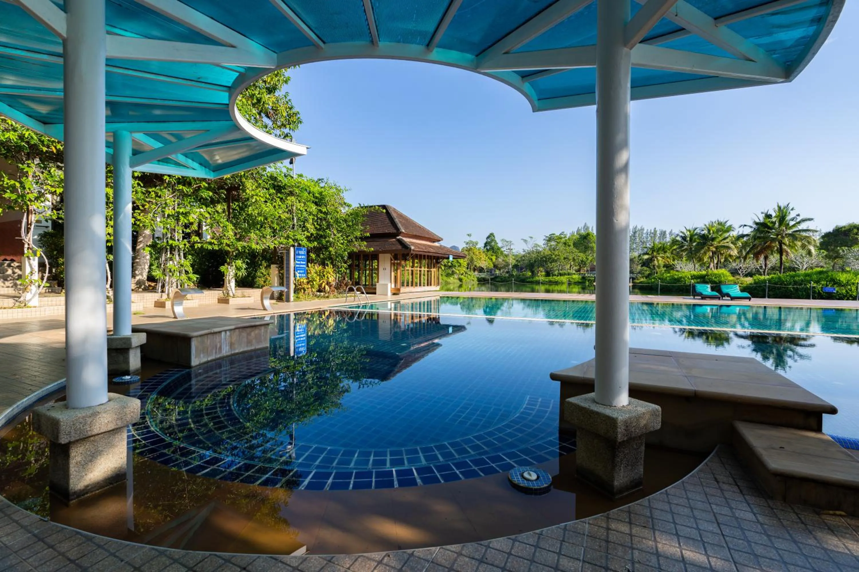 Swimming pool in Bor Saen Pool Villa