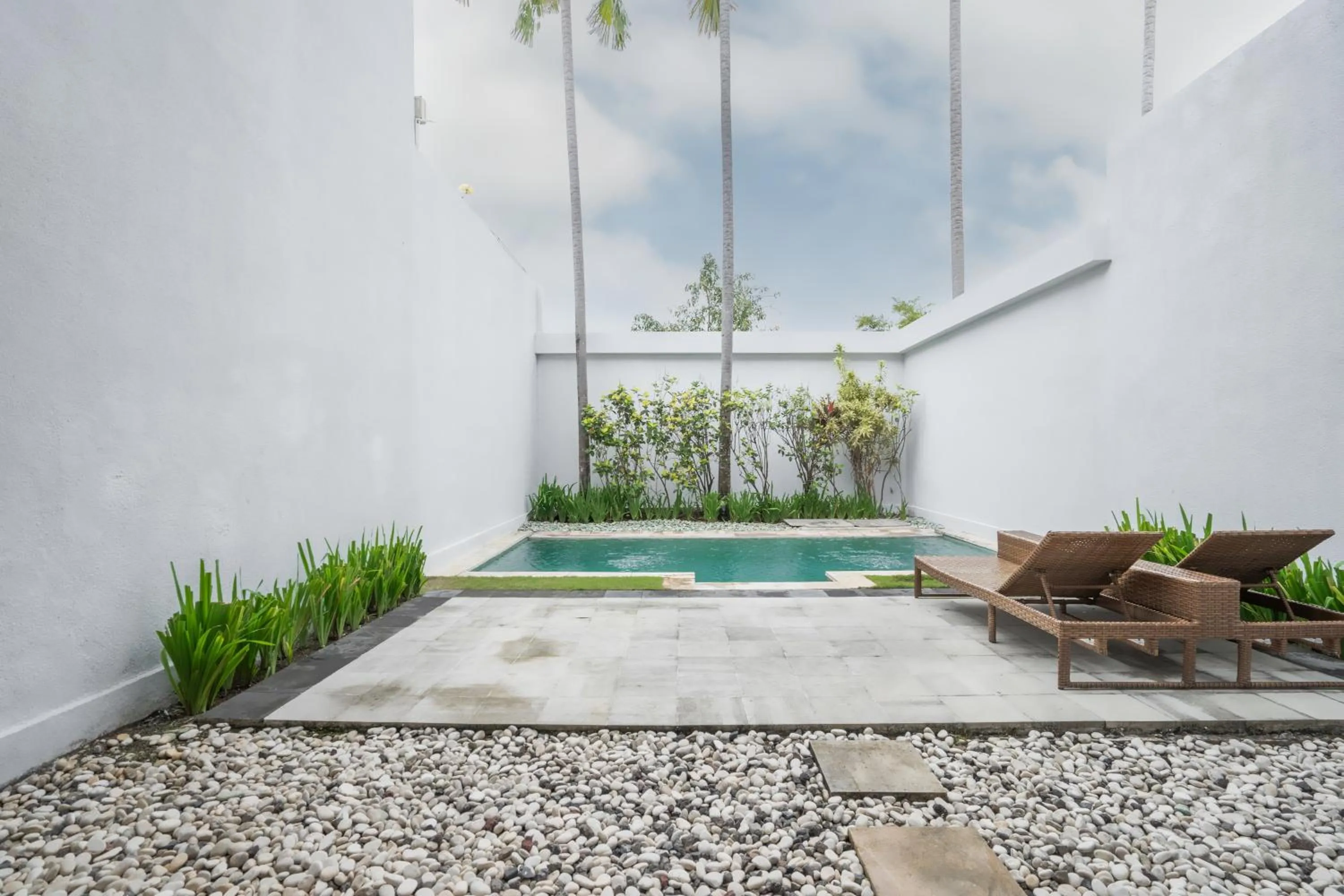 Pool view in Danoya Private Luxury Residences