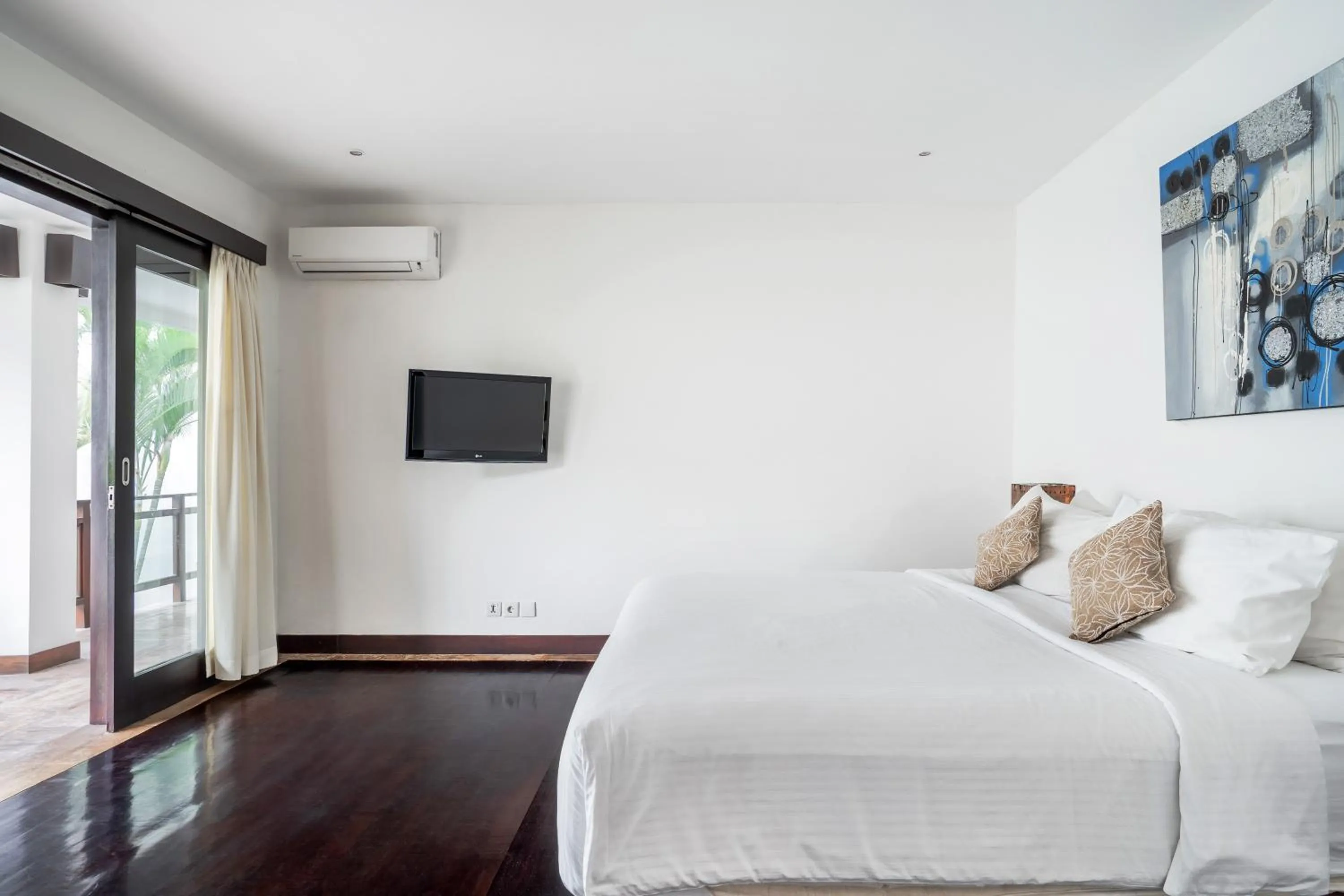 Bed in Danoya Private Luxury Residences