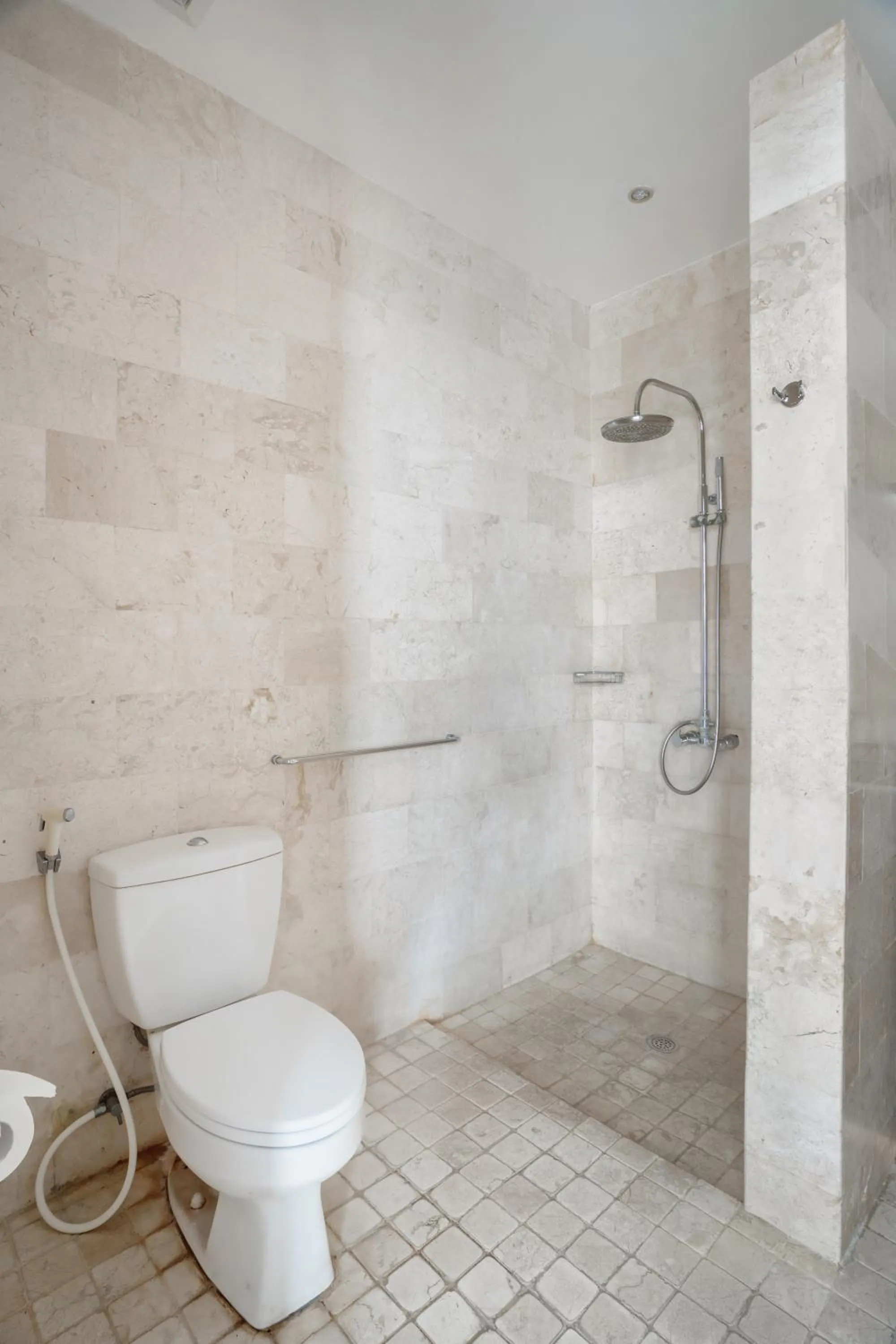 Shower in Danoya Private Luxury Residences