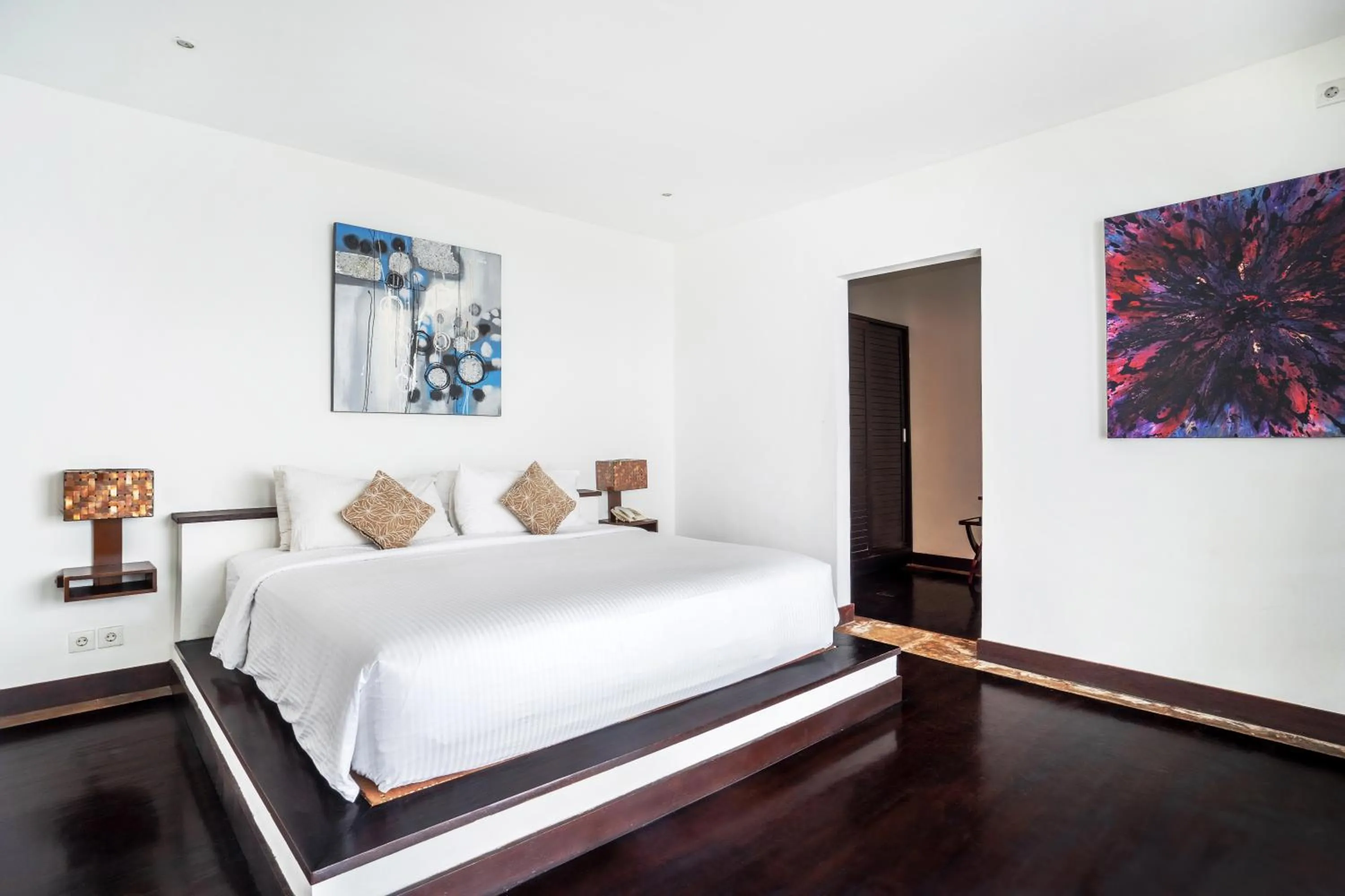 Bed in Danoya Private Luxury Residences