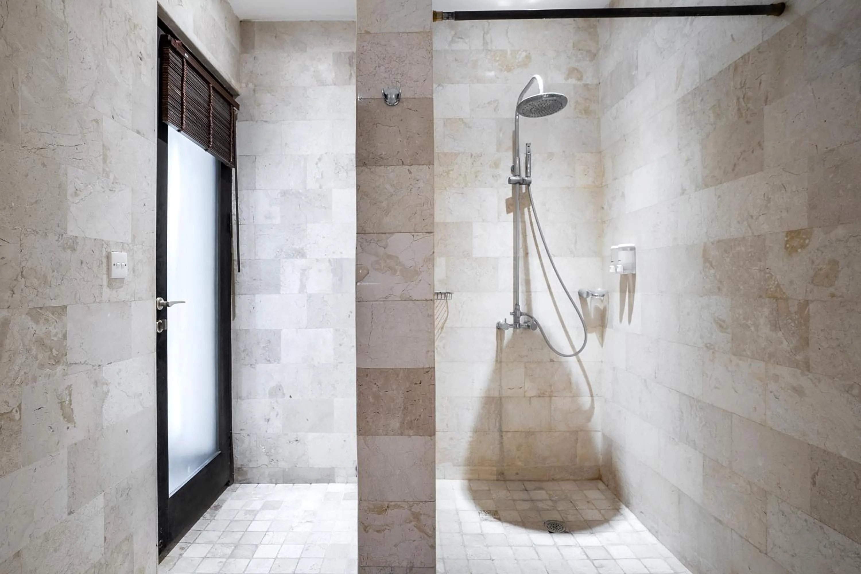 Shower in Danoya Private Luxury Residences