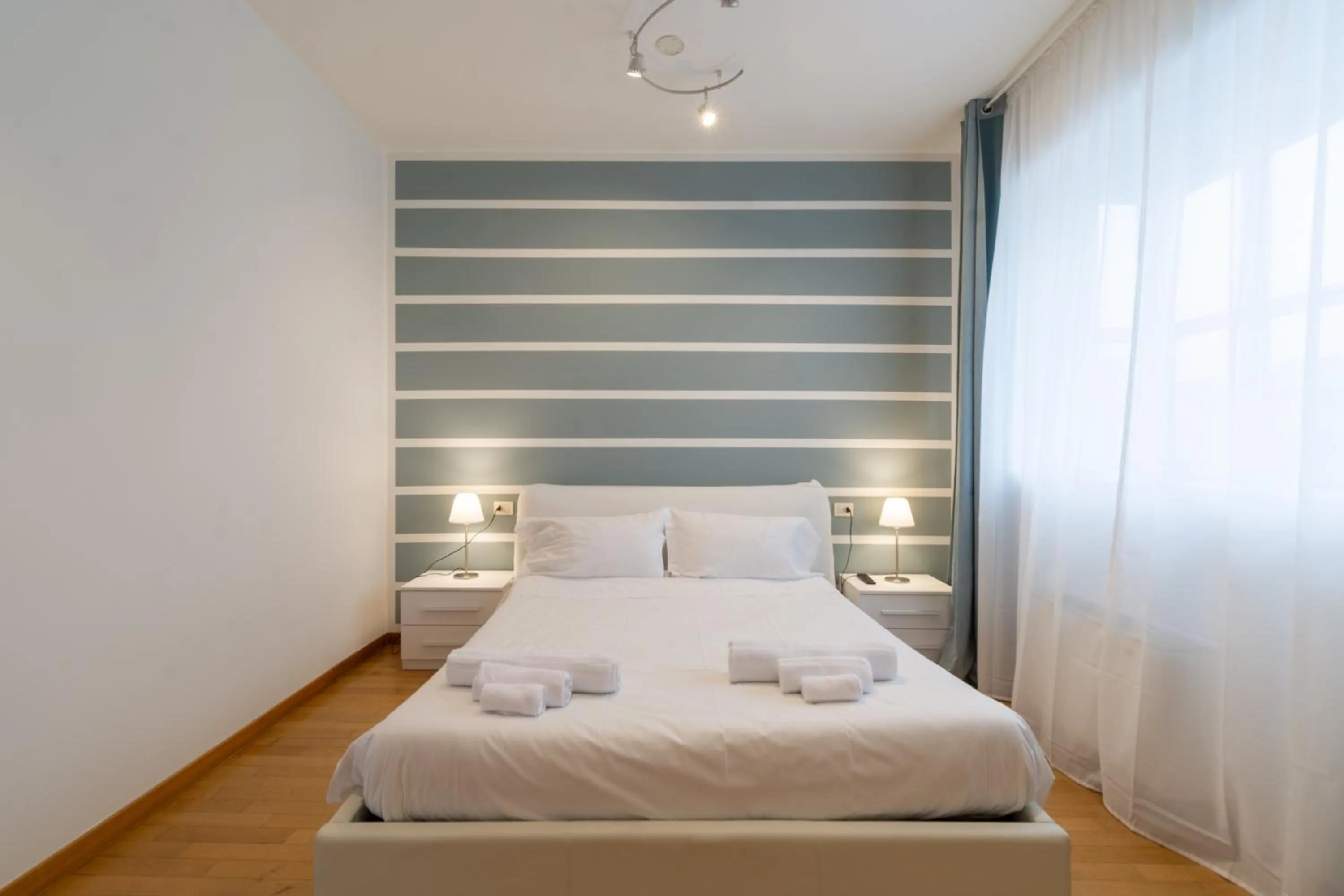 Bed in 4 Star Family & Friends Apt - Self Check-in