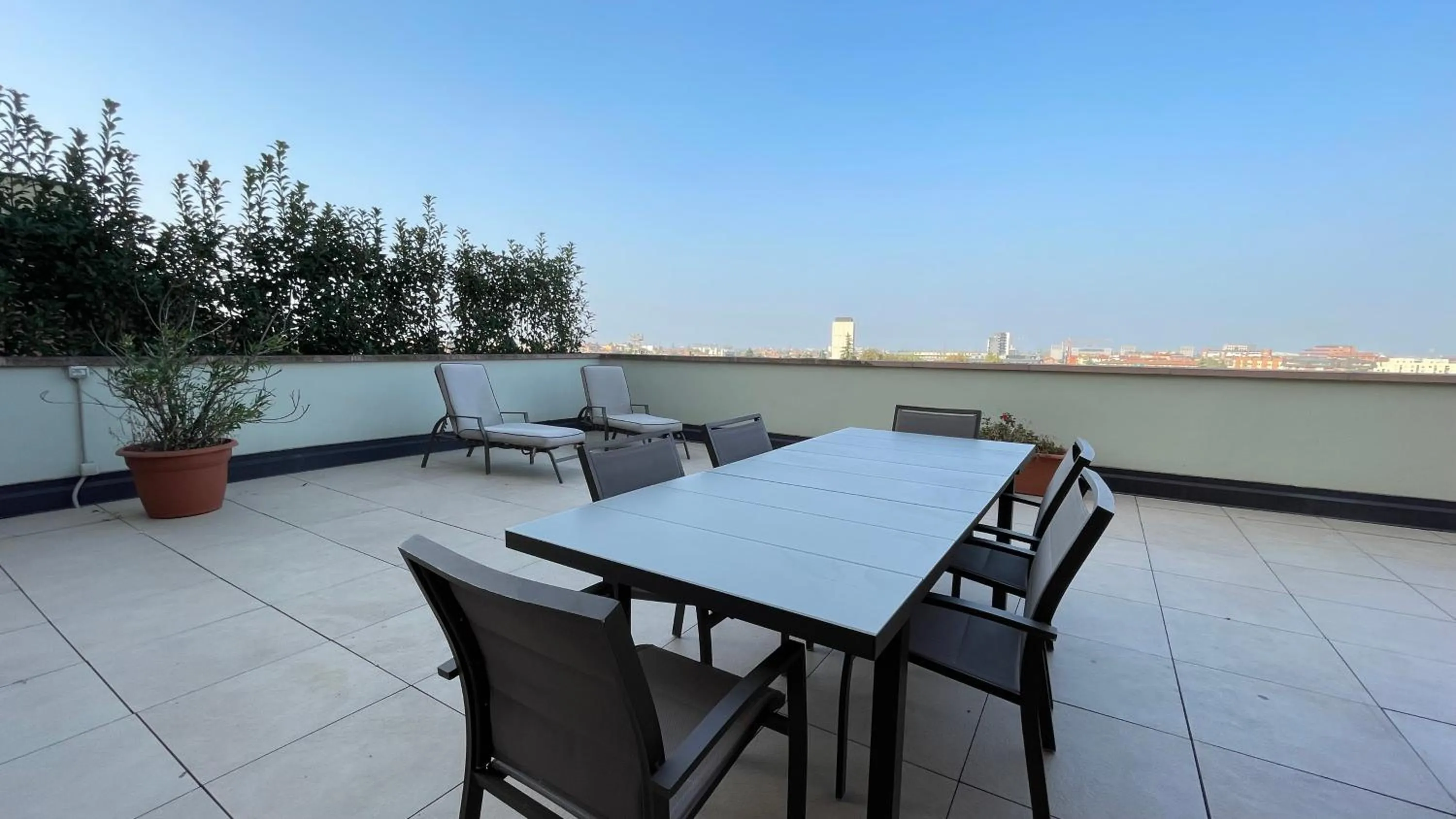 4 Star Family & Friends Apt - Self Check-in