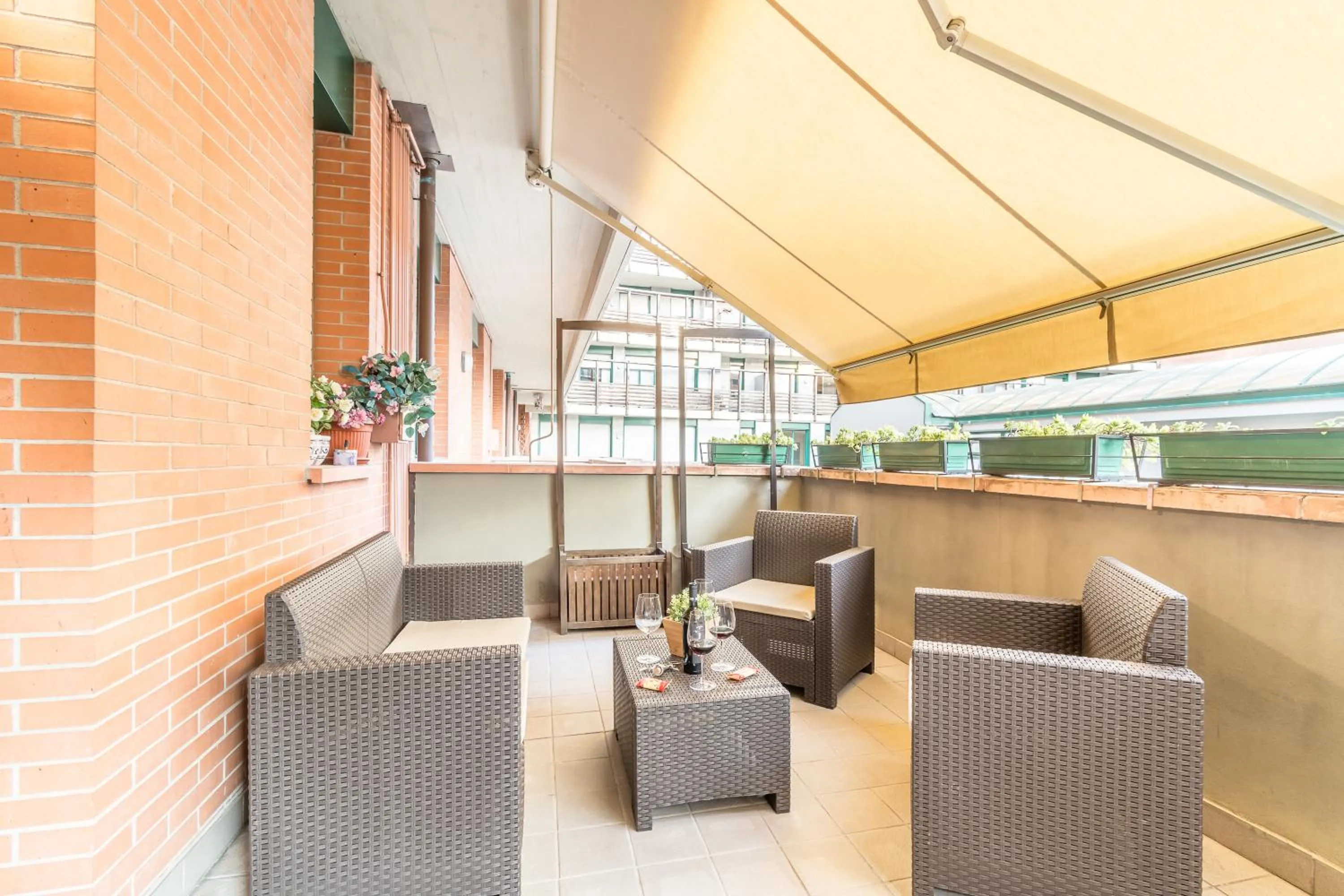 Balcony/Terrace in 4 Star Family & Friends Apt - Self Check-in