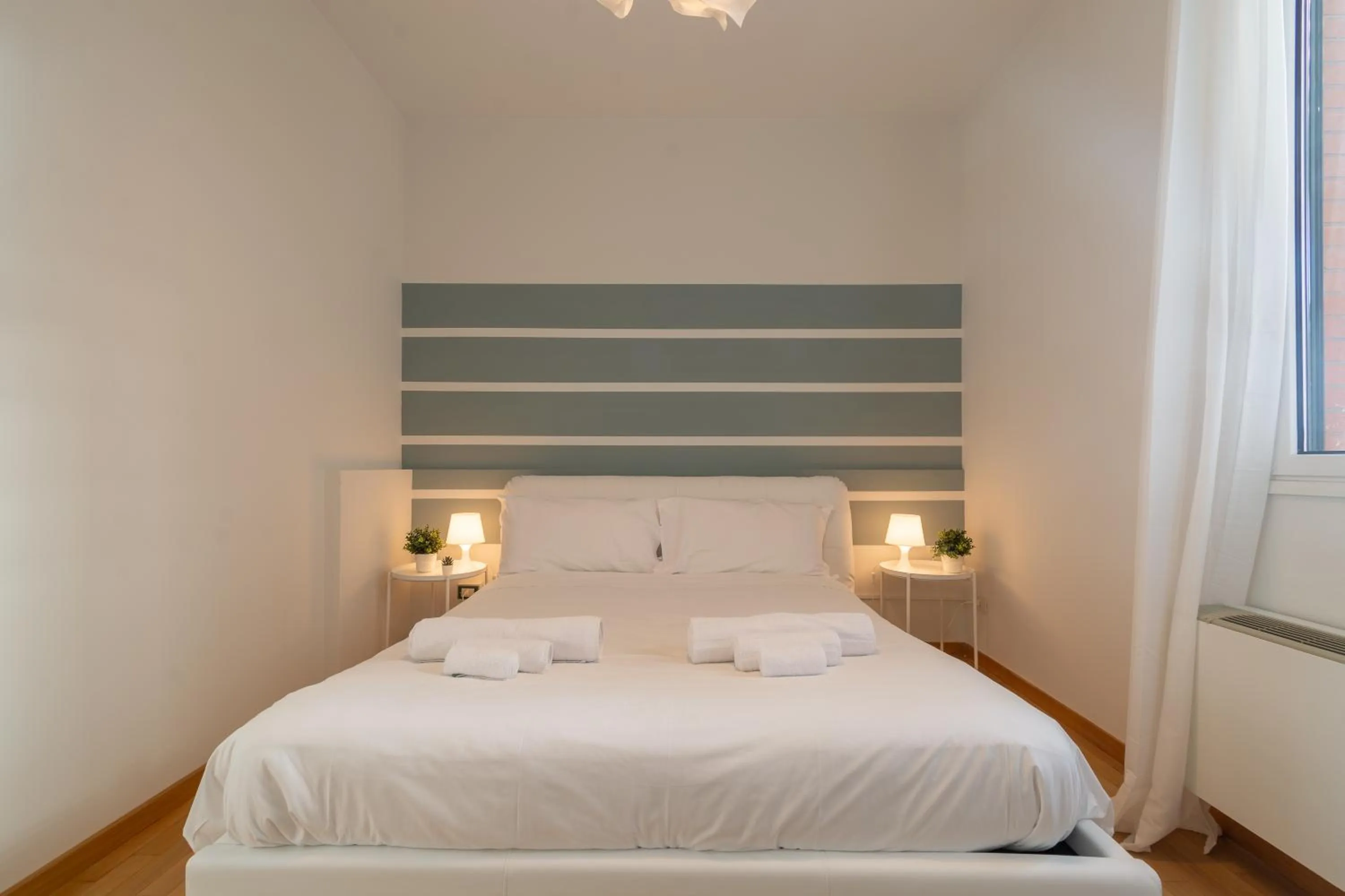 Bed in 4 Star Family & Friends Apt - Self Check-in